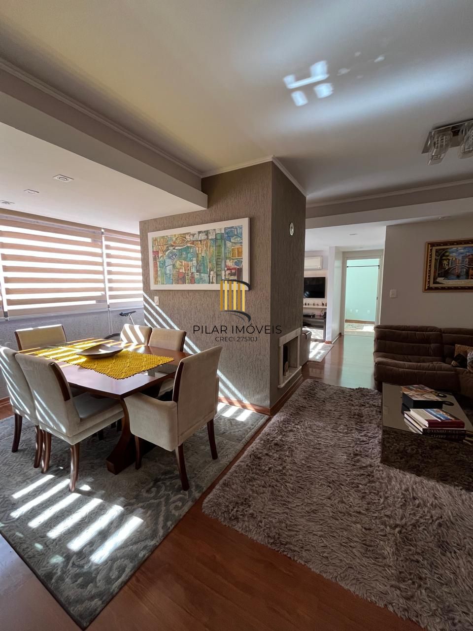 Excelente apartamento, BOX duplo, Cidade Baixa, 3D, 1 suite, semimobiliado, sala de jantar e 2 salas de estar, lareira e churrasqueira. 2 banheiros.