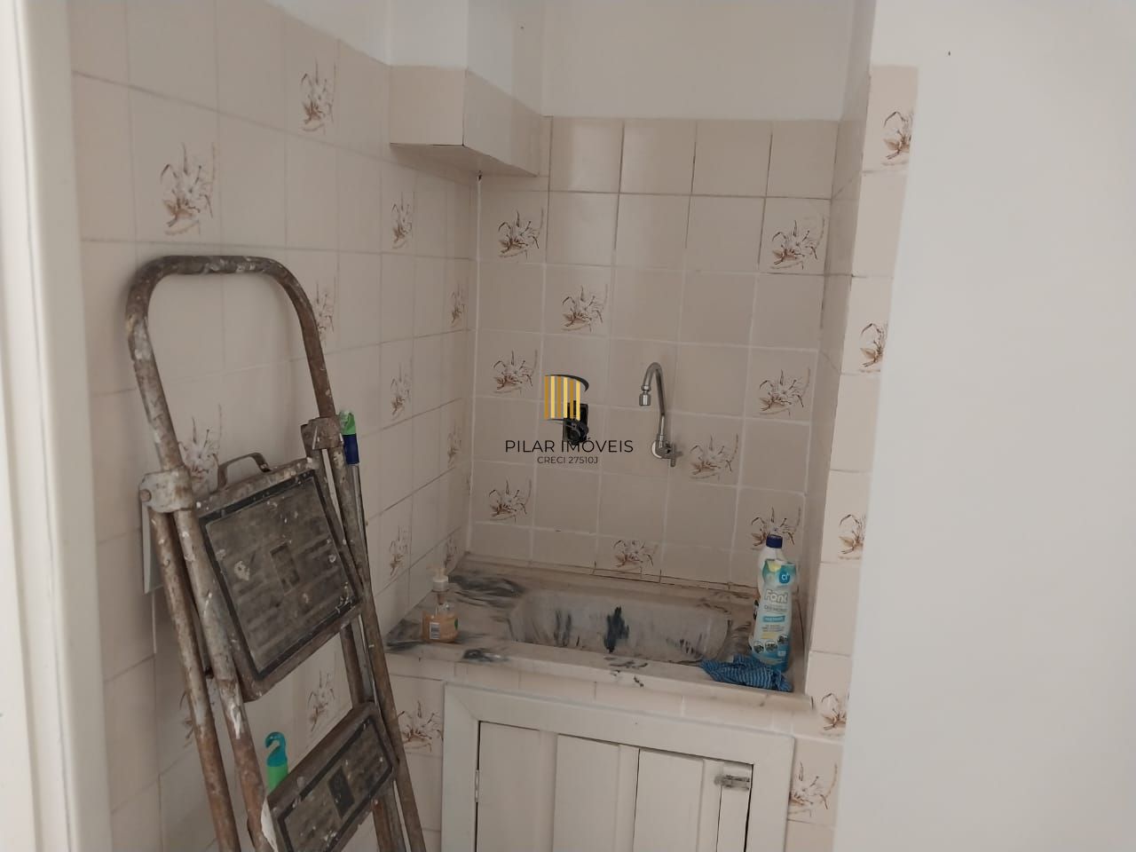 Oportunidade, partamento 1 dorm. demais peças, Trav. do Carmo.