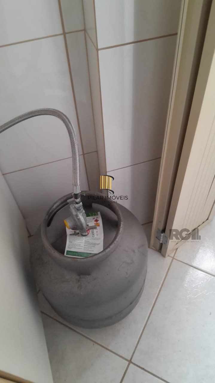 Compre 1 quarto,desocupado,próximo a Rua Lima e Silva e Supermercado Zaffari