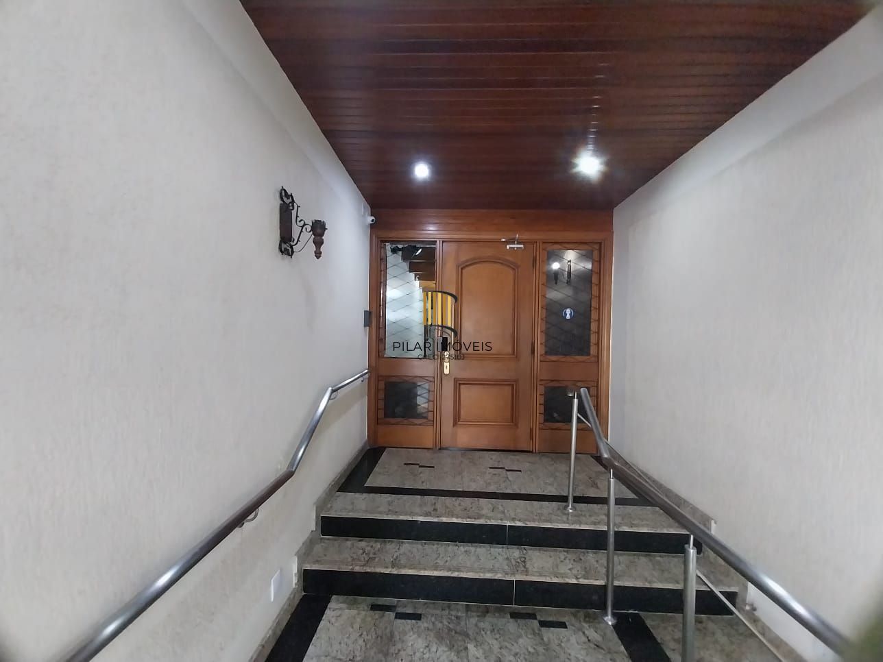 Oportunidade Excelente Apartamento 1D Mobiliado 2 piso com elevador Cidade Baixa.