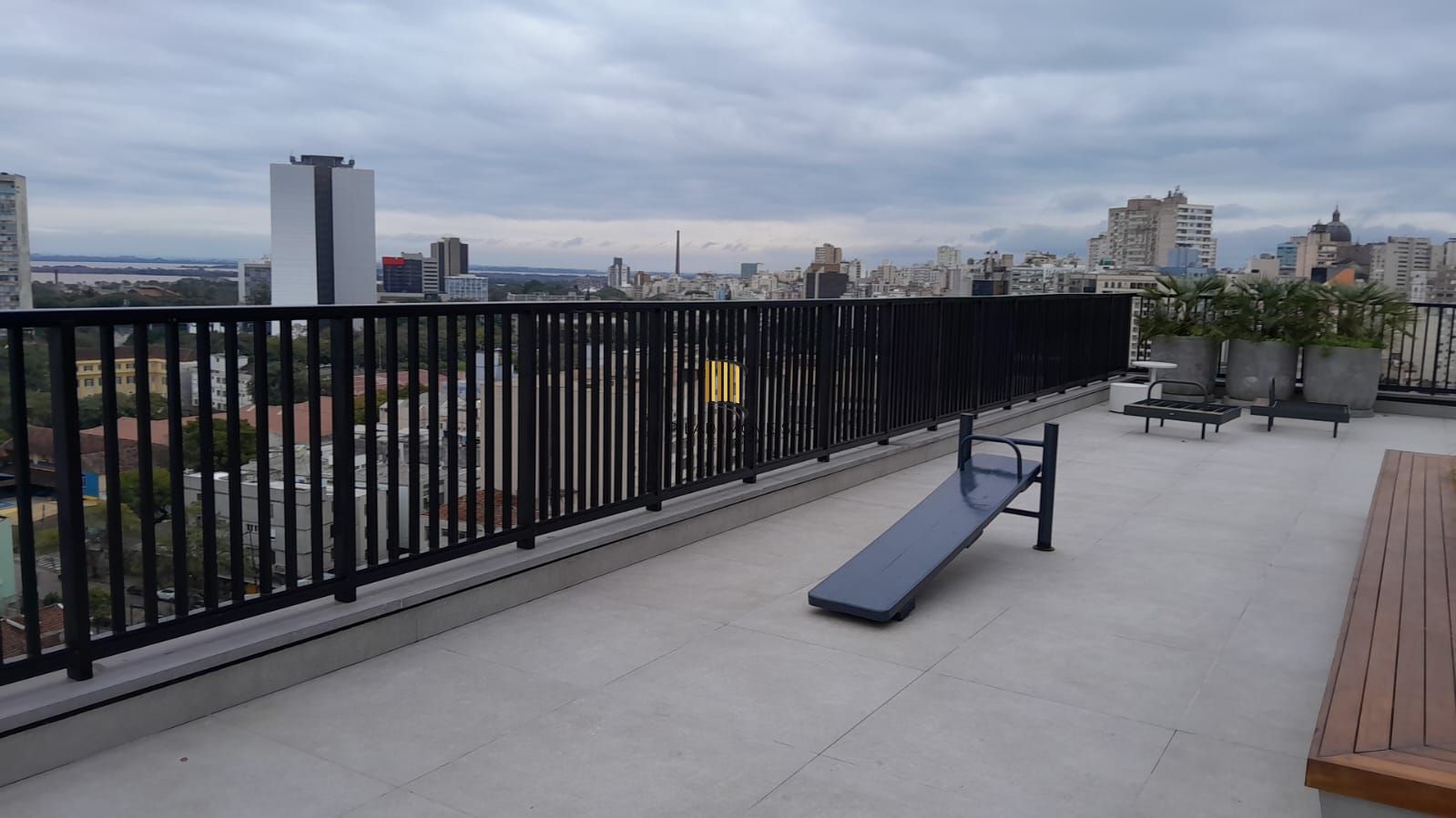 Apartamento novo,2 quartos,andar alto,box,na Cidade baixa e com Infra