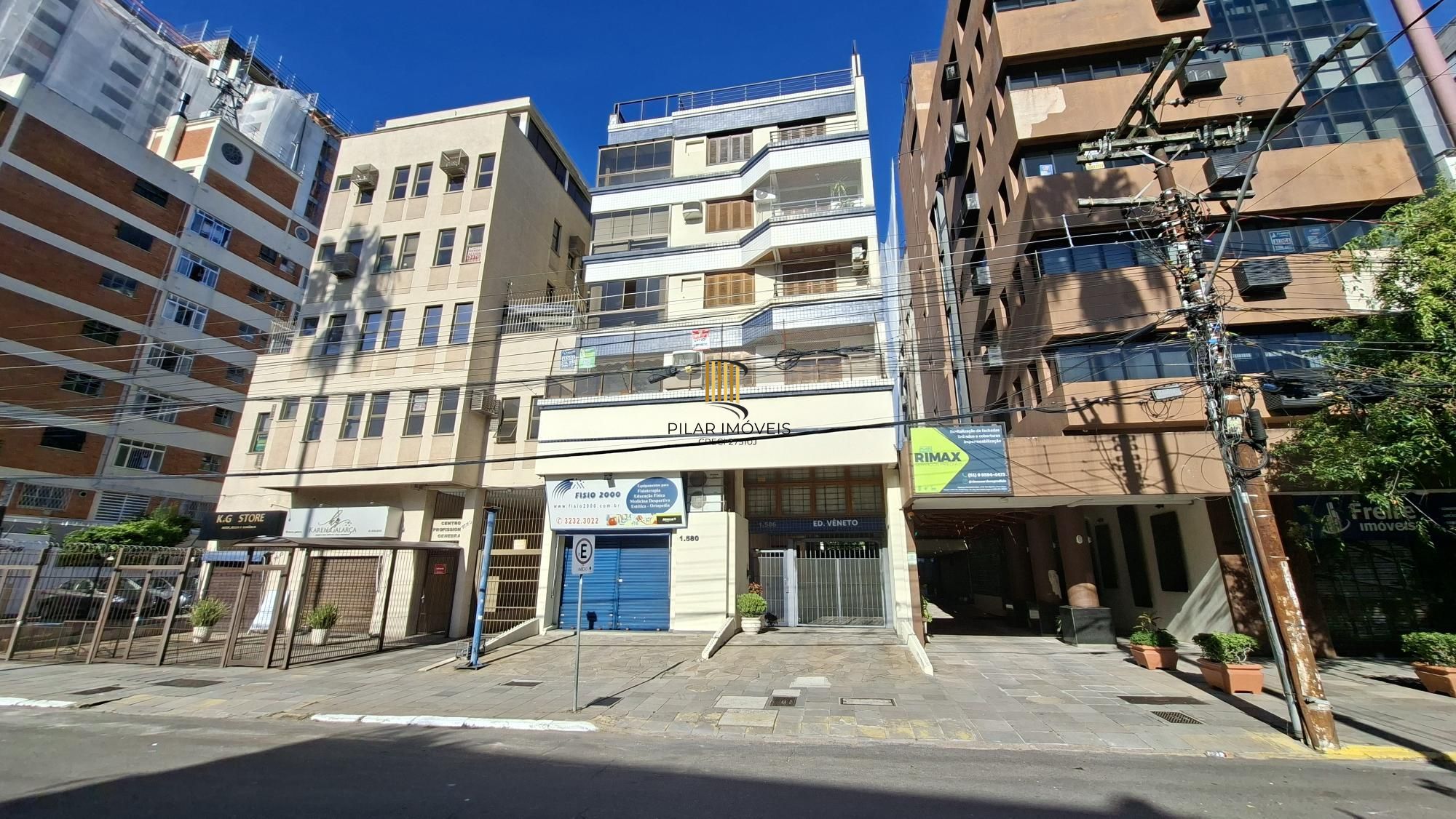 Apartamento com sacada e suite