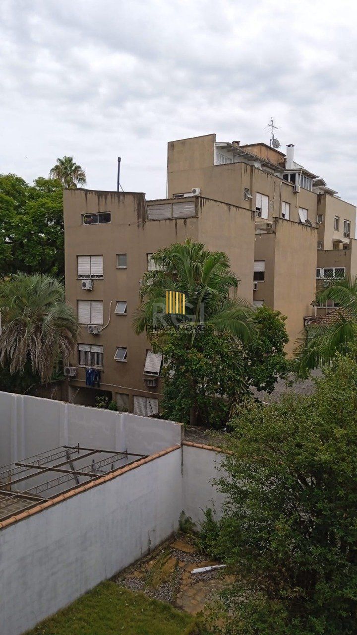 Apartamento com 2 dormitórios ,WC auxiliar, Semi - Mobiliado, Cidade Baixa.