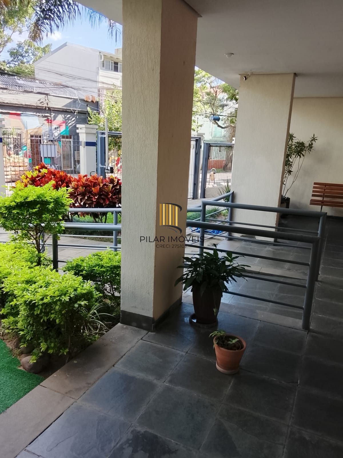 Excelente Apartamento 3D, transformado em 2D, closet mobiliado c/ vaga - Cidade Baixa - Preço Atrativo