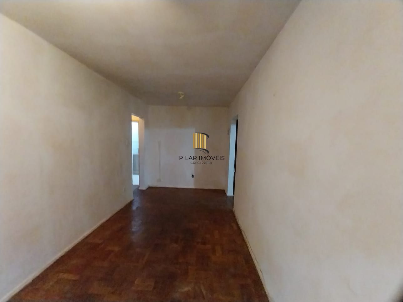 Apartamento térreo, 2 dormitórios. 2 banheiros, demais peças, Menino Deus
