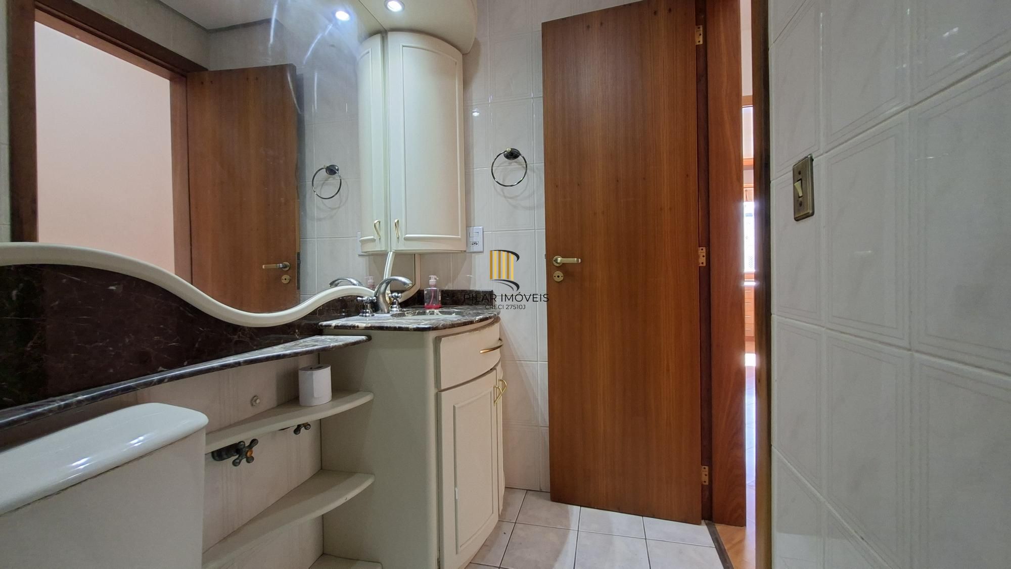 Apartamento com sacada e suite