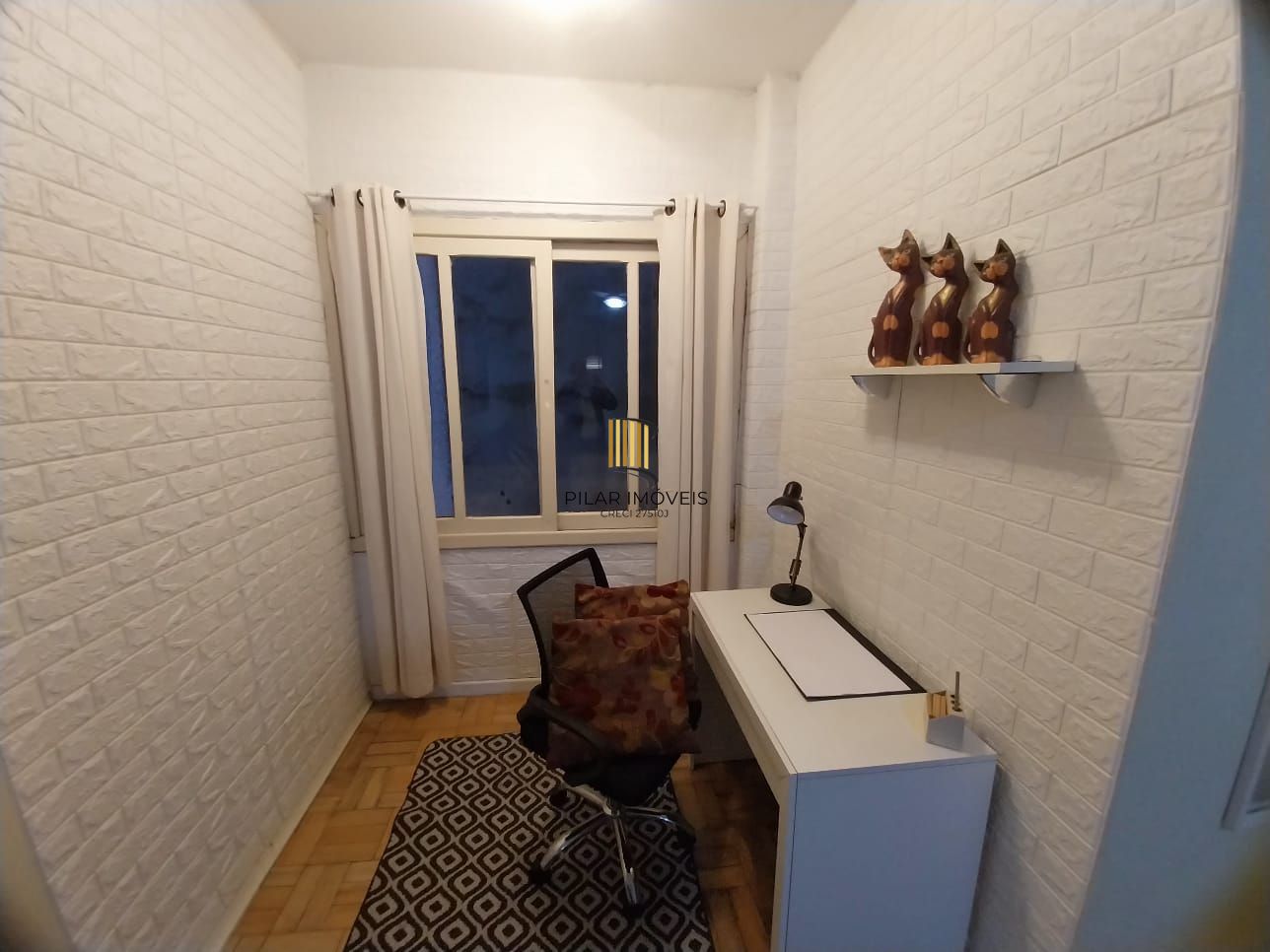Oportunidade Excelente Apartamento 1D Mobiliado 2 piso com elevador Cidade Baixa.