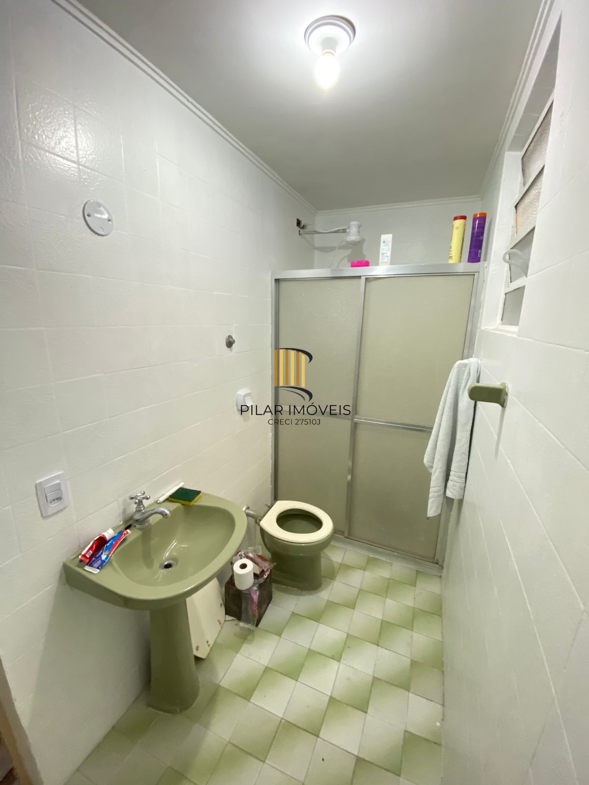Apartamento térreo, com pátio na Rua Chile Bairro Jardim Botânico,ótimo local