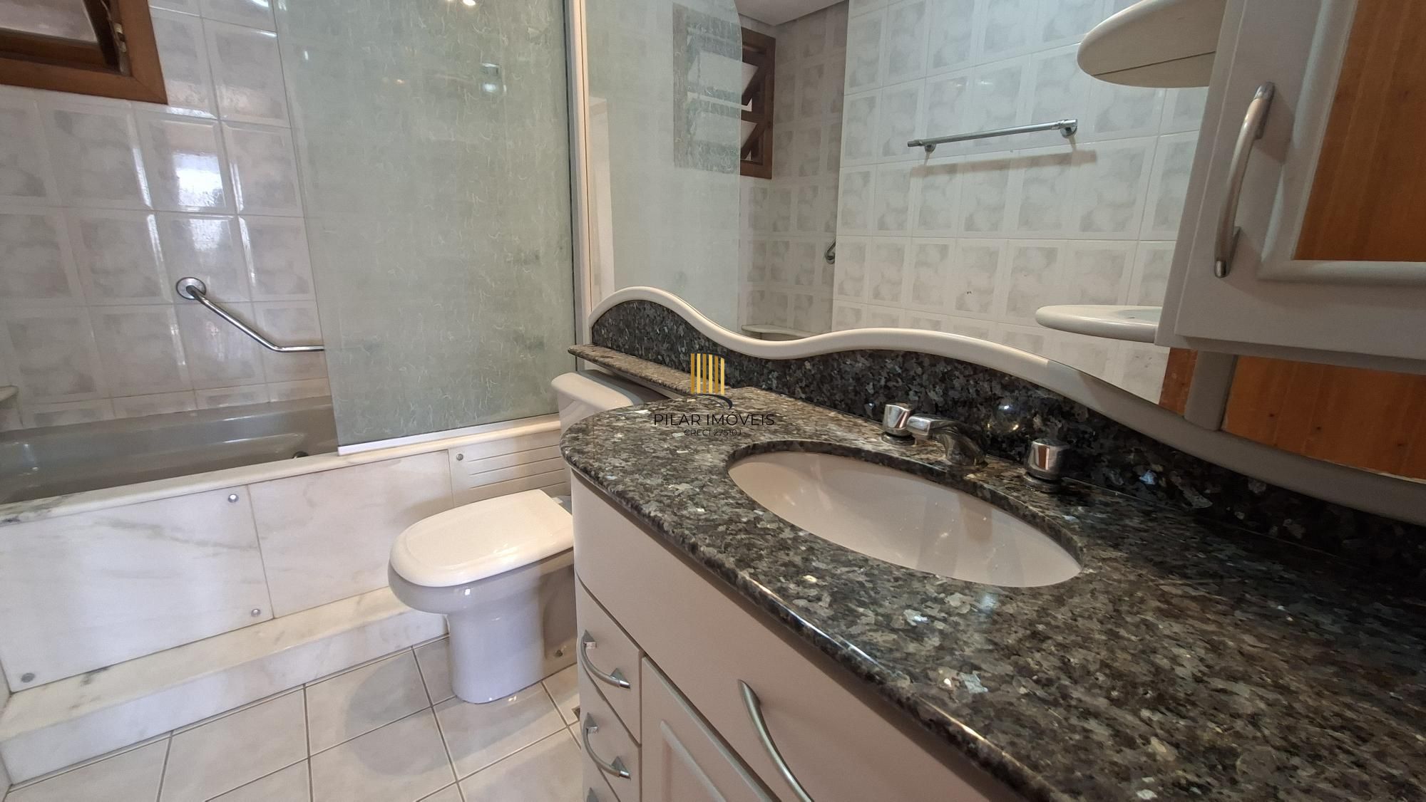 Apartamento com sacada e suite