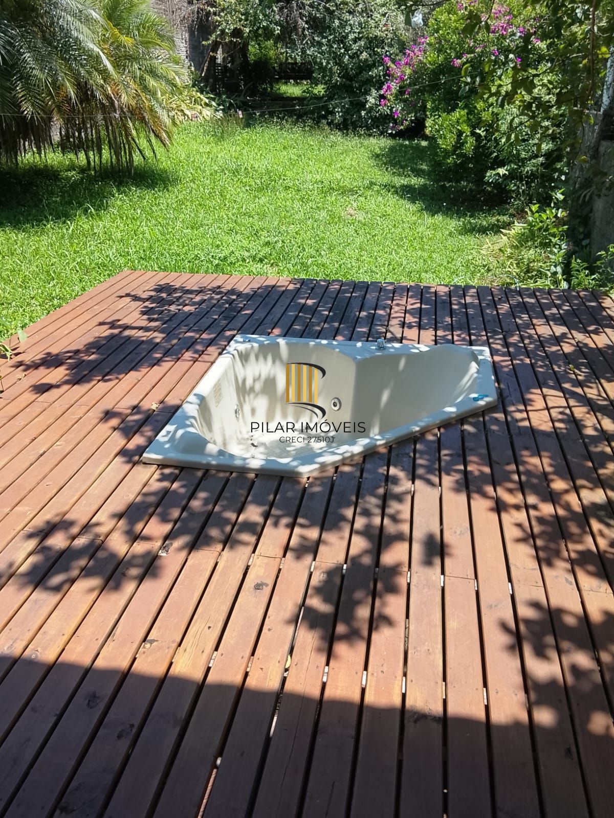 CASA / SOBRADO 5D e 10 vagas 3 Banheiros - Pátio enorme c/ Jacuzi e Pergolado - Living 3 ambientes - Sta Teresa