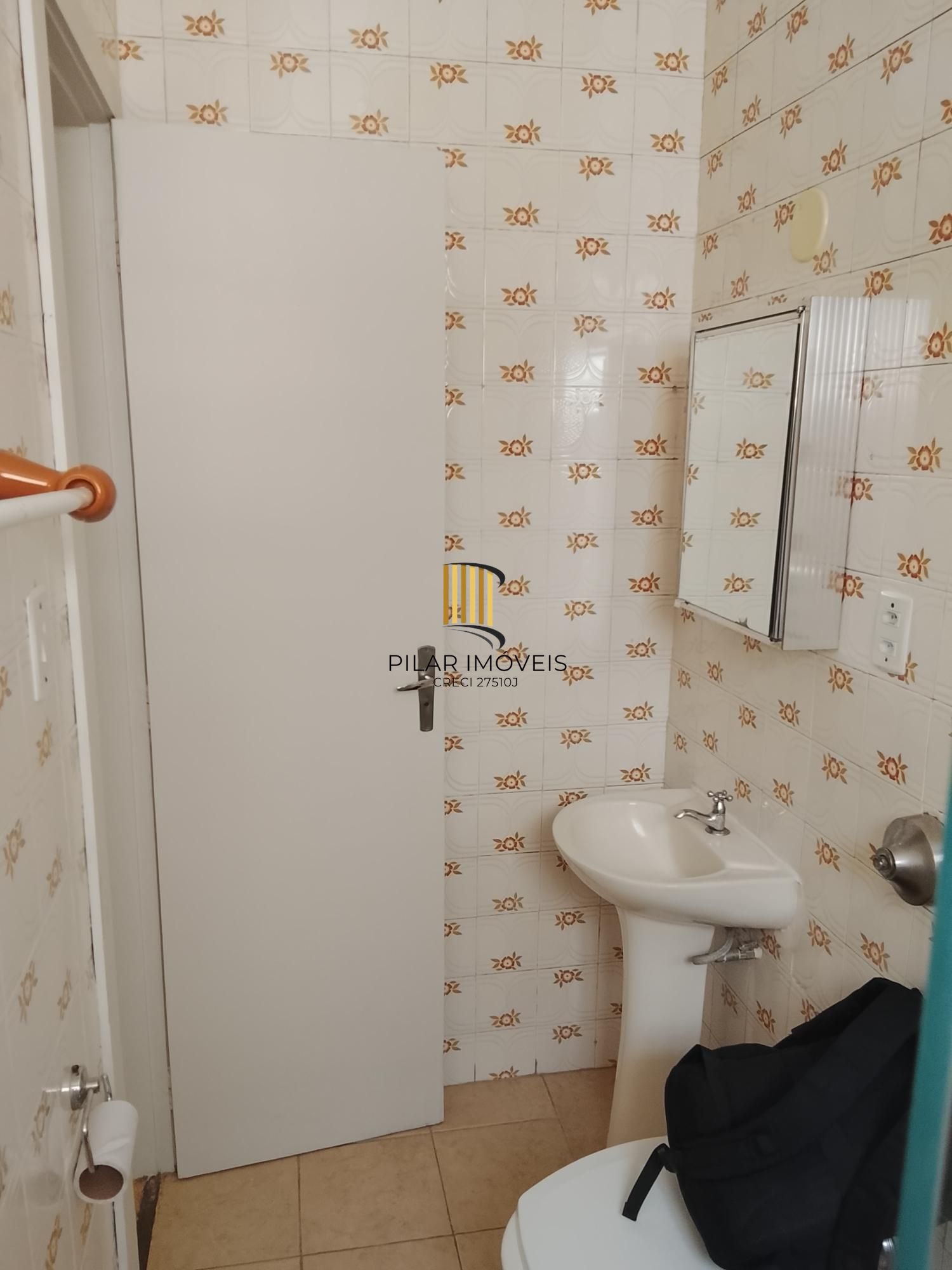 Excelente apto Lateral. 1D, sala, coz, área de serv. banh. Preço Atrativo!