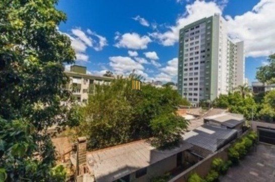 Apartamento 2 Dormitórios,Suíte,Elevador e Garagem no  Bairro Santana