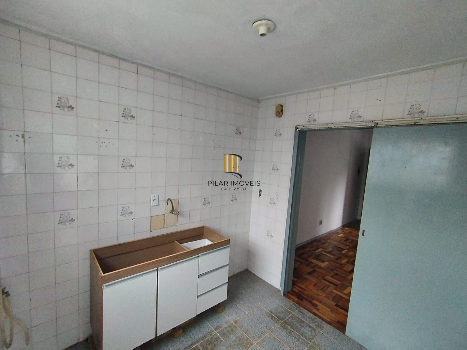 Apartamento 3D Reformado, com Box escriturado, coberto e fechado.