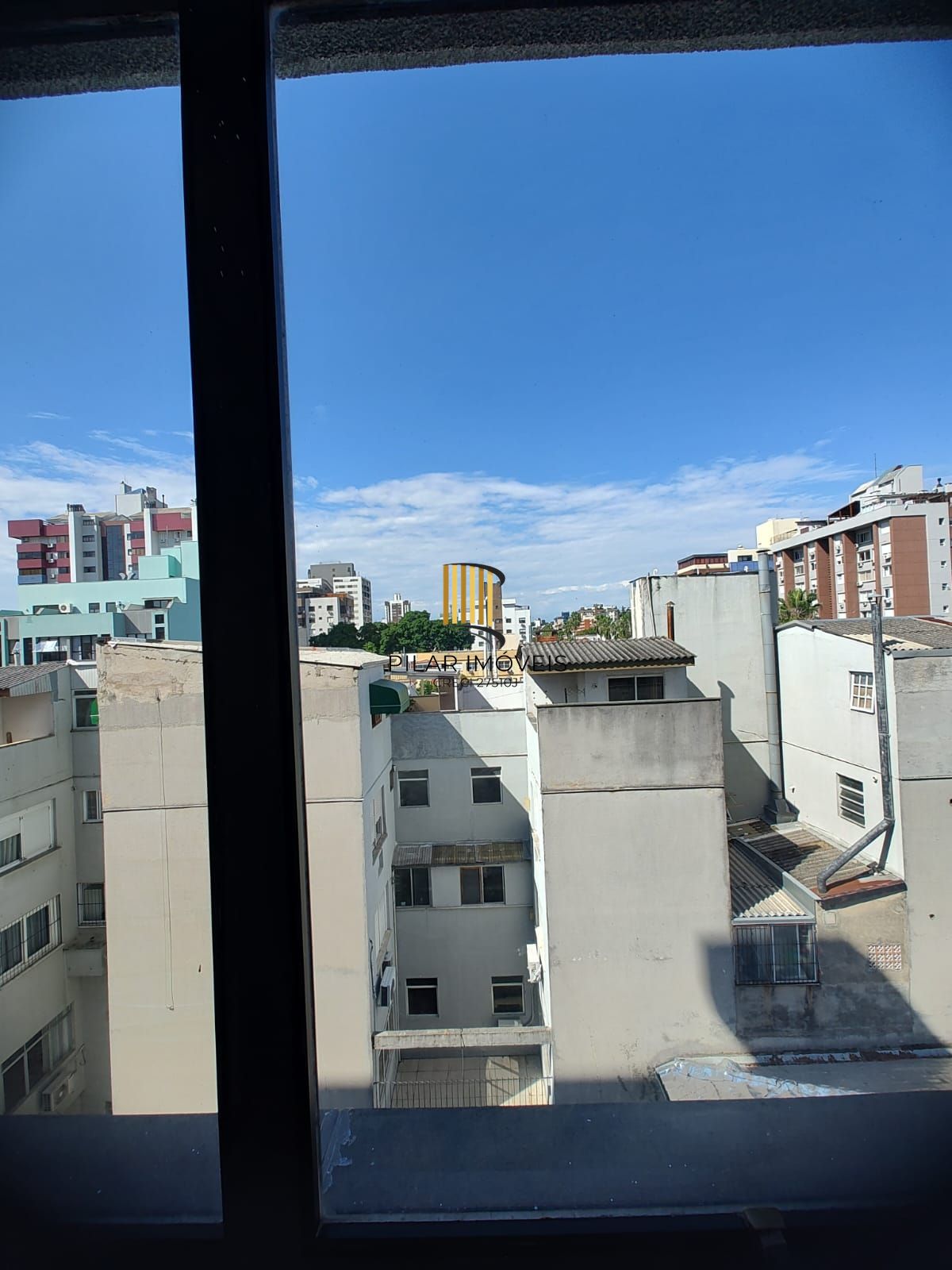 Salão comercial no bairro Menino Deus