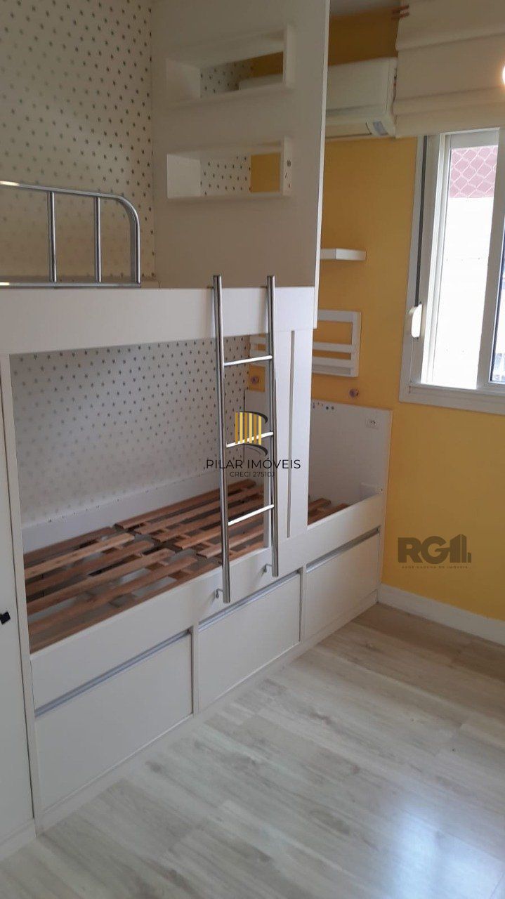 Apartamento semi- mobiliado 02 dormitórios, 01 suíte,andar alto,na Cidade Baixa