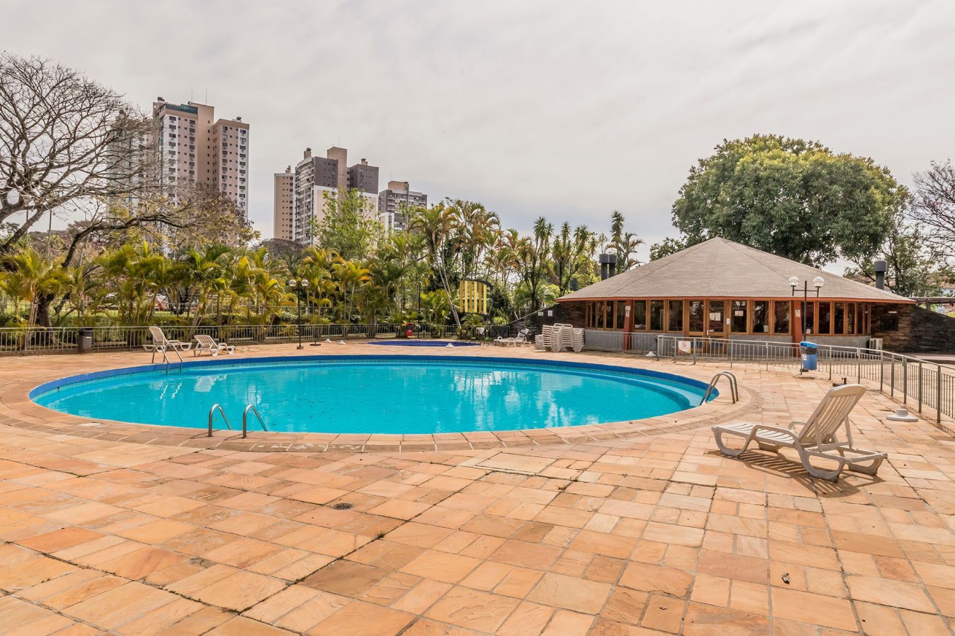 Belo Apartamento no Condominio Vergéis