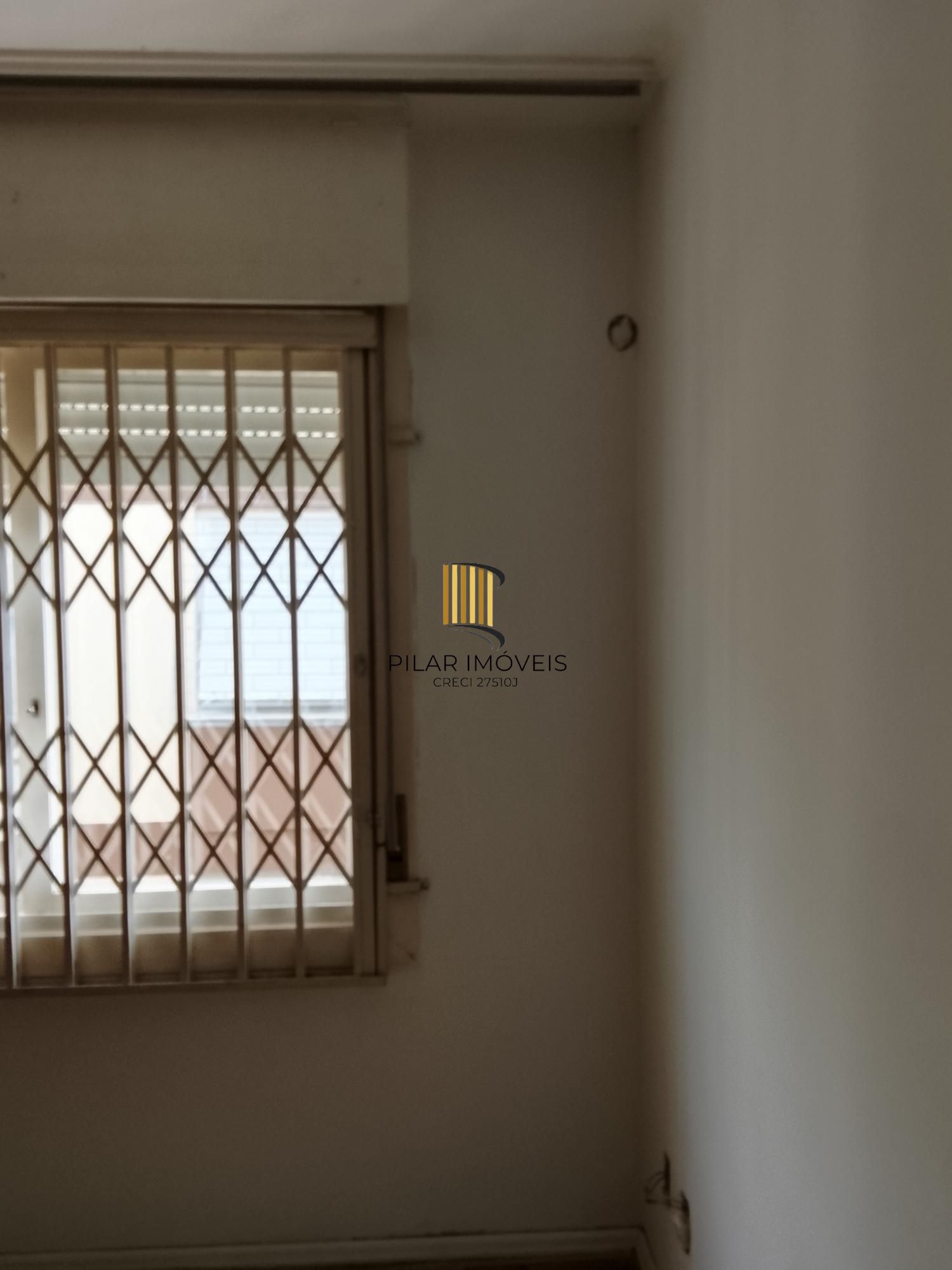 Ótimo apartamento 1D, desocupado na Medianeira, preço atrativo.