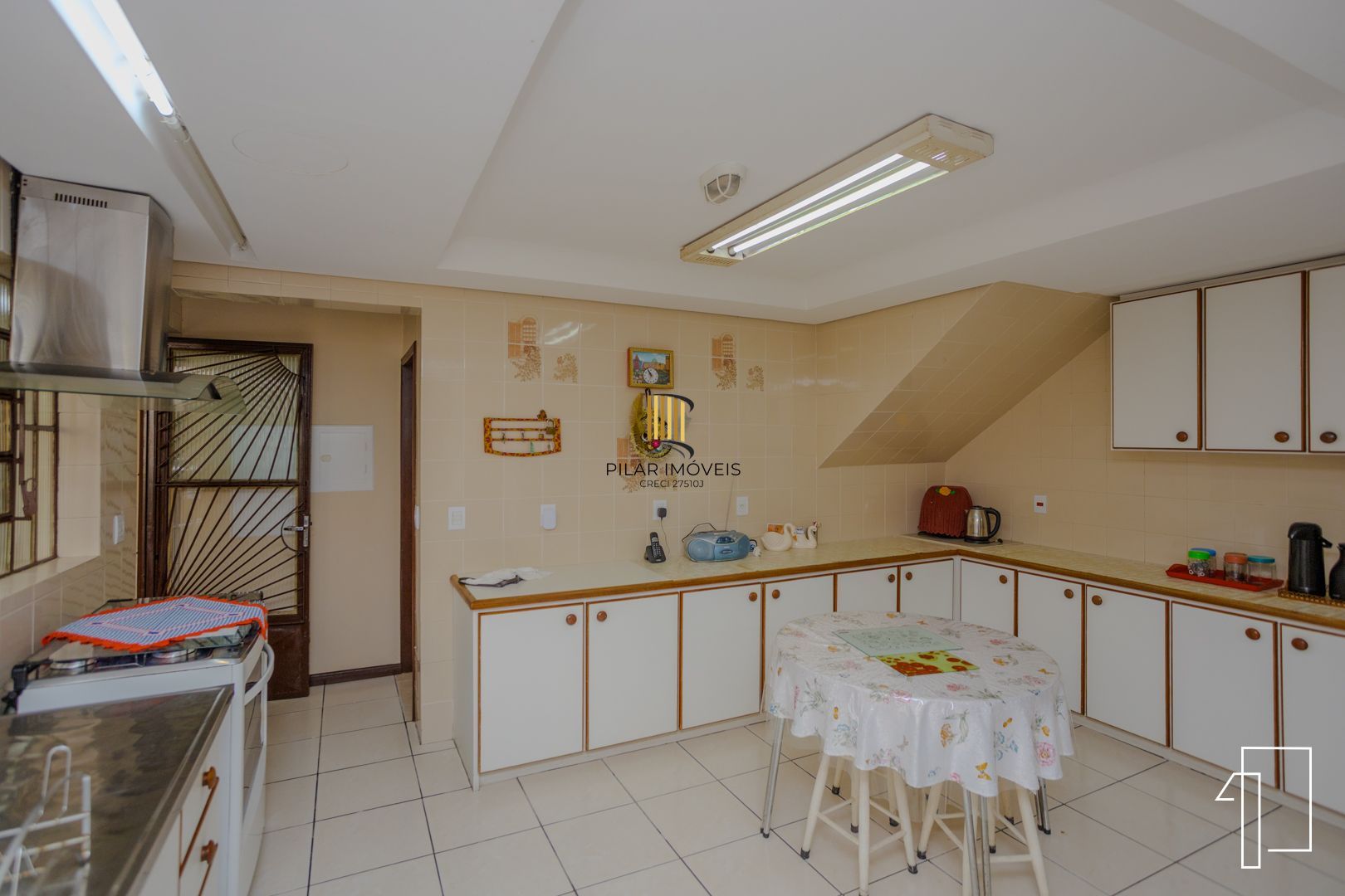 Oportunidade sobrado 2/3 pisos com 21D e 19 suítes - Jdm Botânico - P. Alegre.