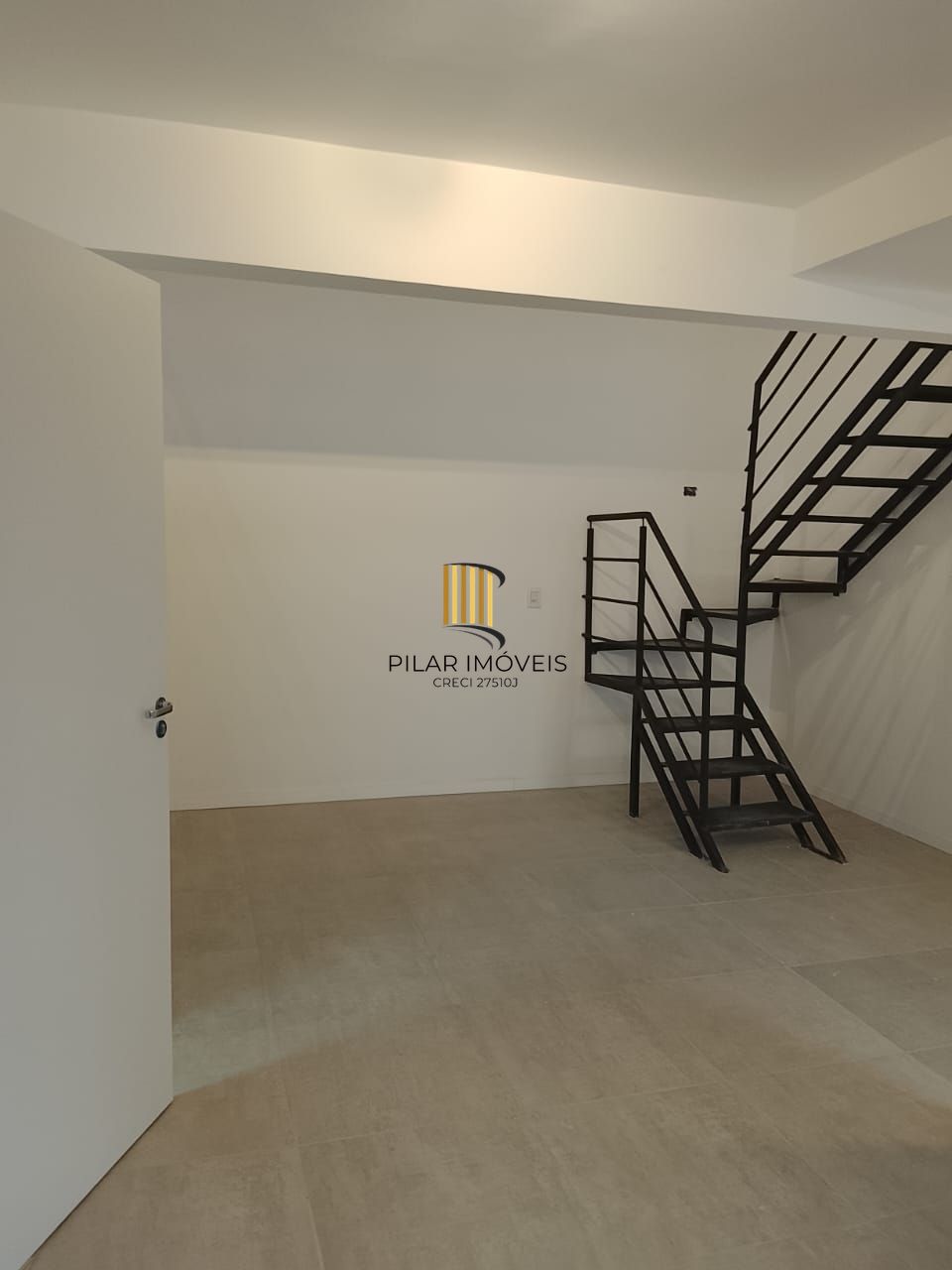 DUPLEX 1D NA CIDADE BAIXA MEZANINO COM CLOSET