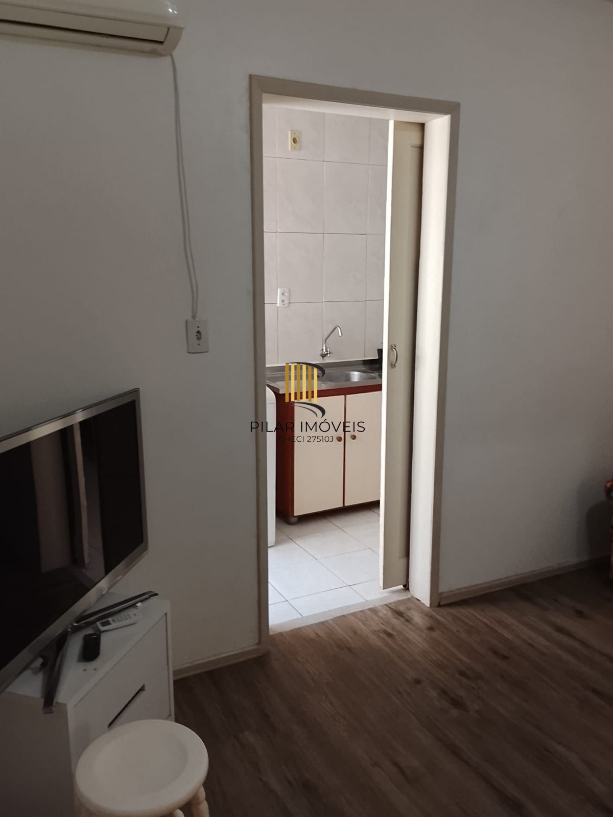 JKZÃO SALA QUARTO CONJUGADOS, COZINHA COM ÁREA DE SERVIÇO E BANHEIRO, C. BAIXA Porto Alegre