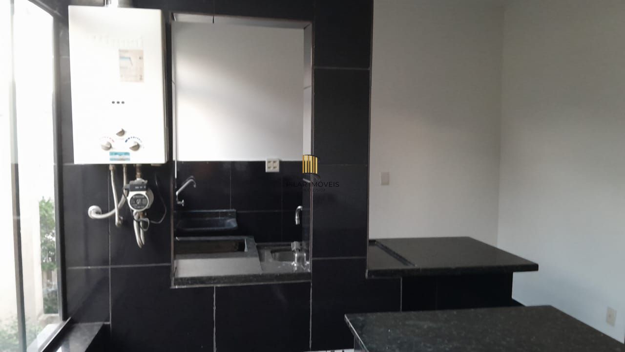 Amplo apartamento de frente de 2 quartos,com sacada,churrasqueira na cozinha