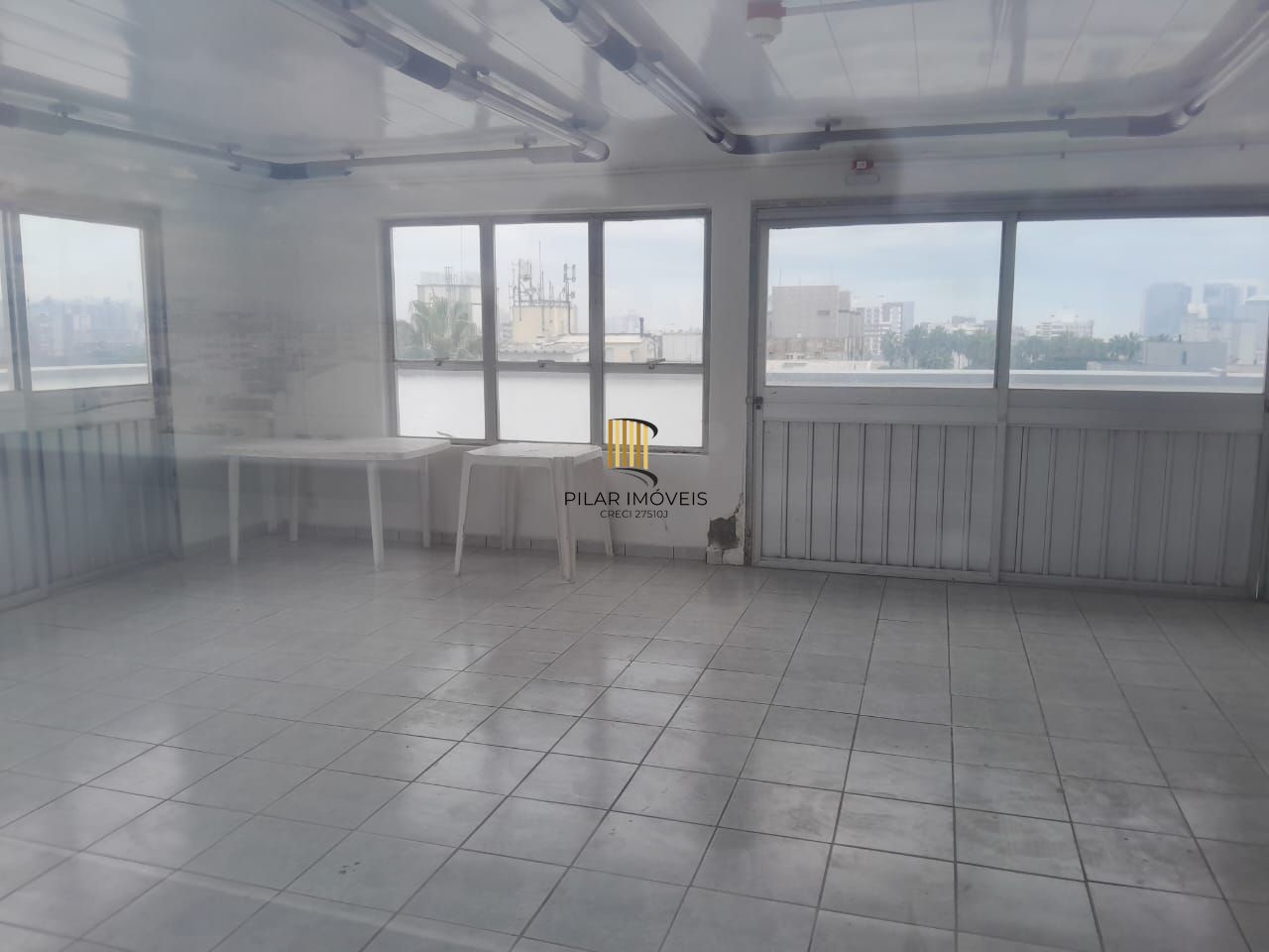Ótimo apartamento,2 quartos, totalmente reformado, 2boxes escriturados