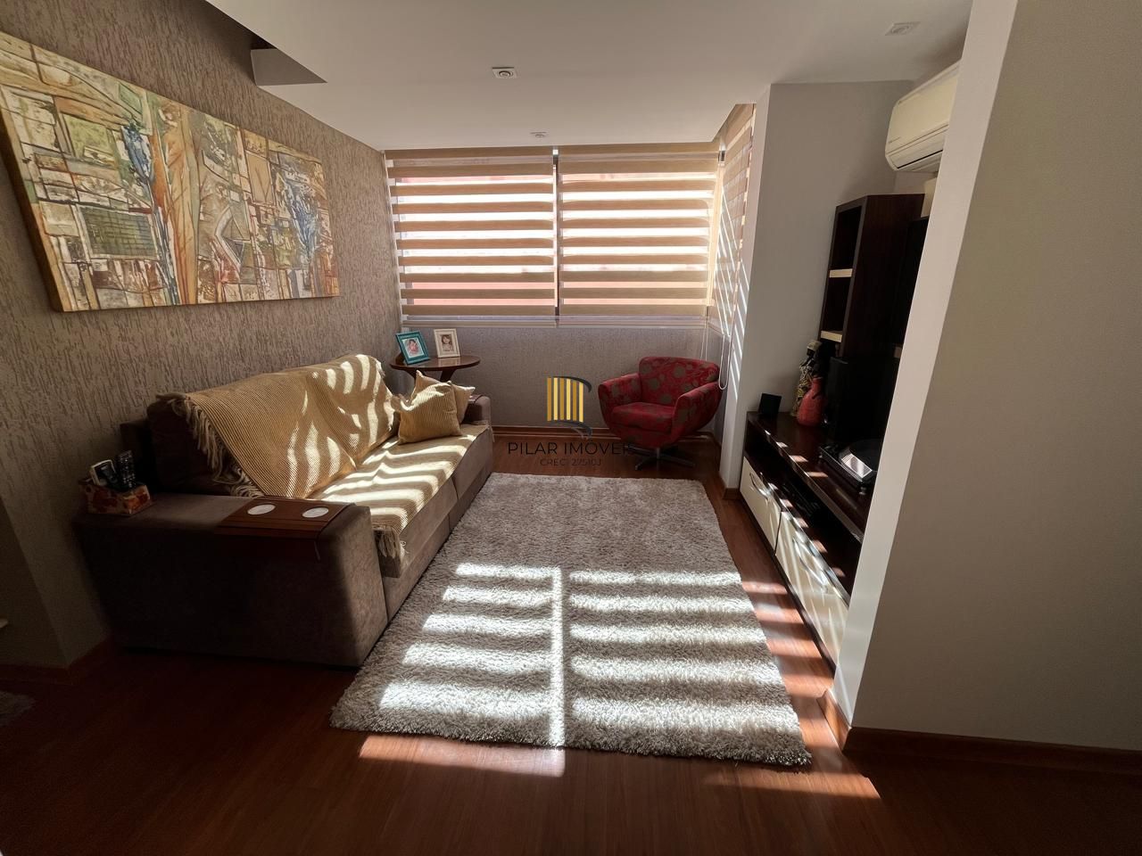 Excelente apartamento, BOX duplo, Cidade Baixa, 3D, 1 suite, semimobiliado, sala de jantar e 2 salas de estar, lareira e churrasqueira. 2 banheiros.