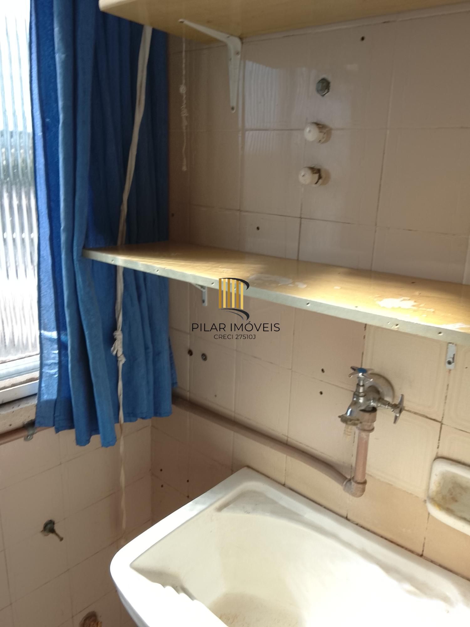 Ótimo apartamento 1D, desocupado na Medianeira, preço atrativo.