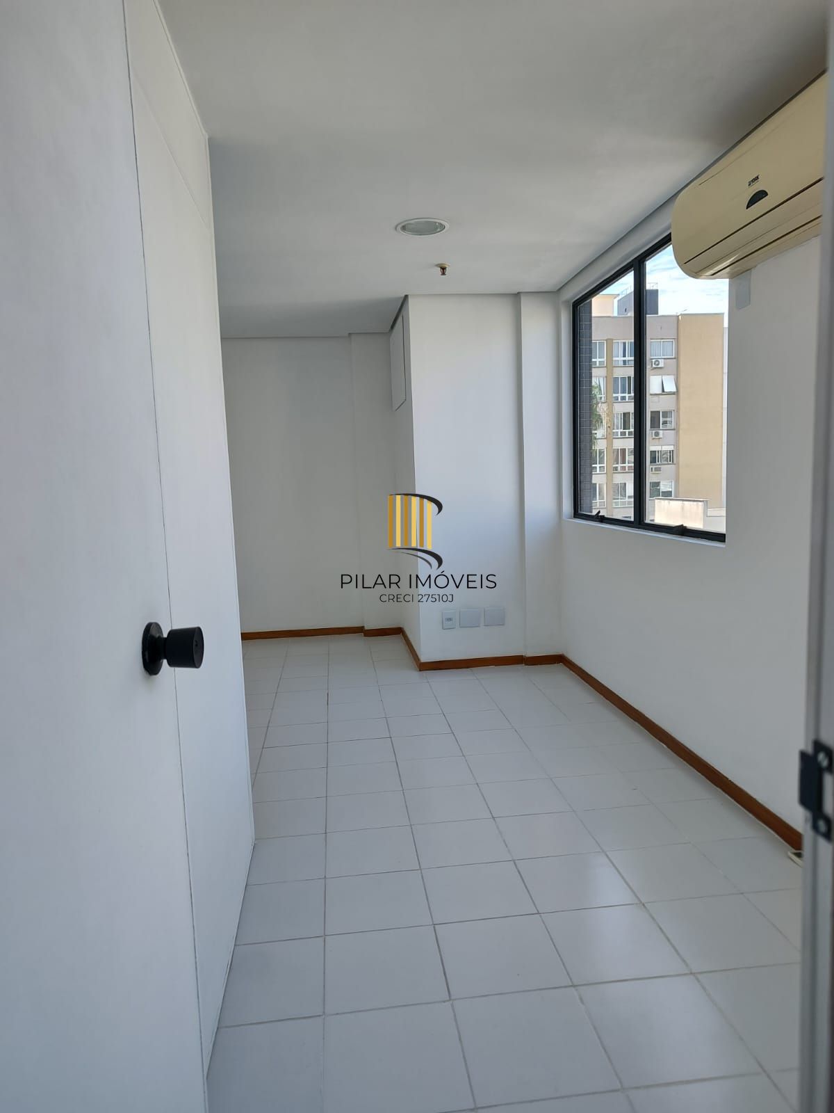 Salão comercial no bairro Menino Deus