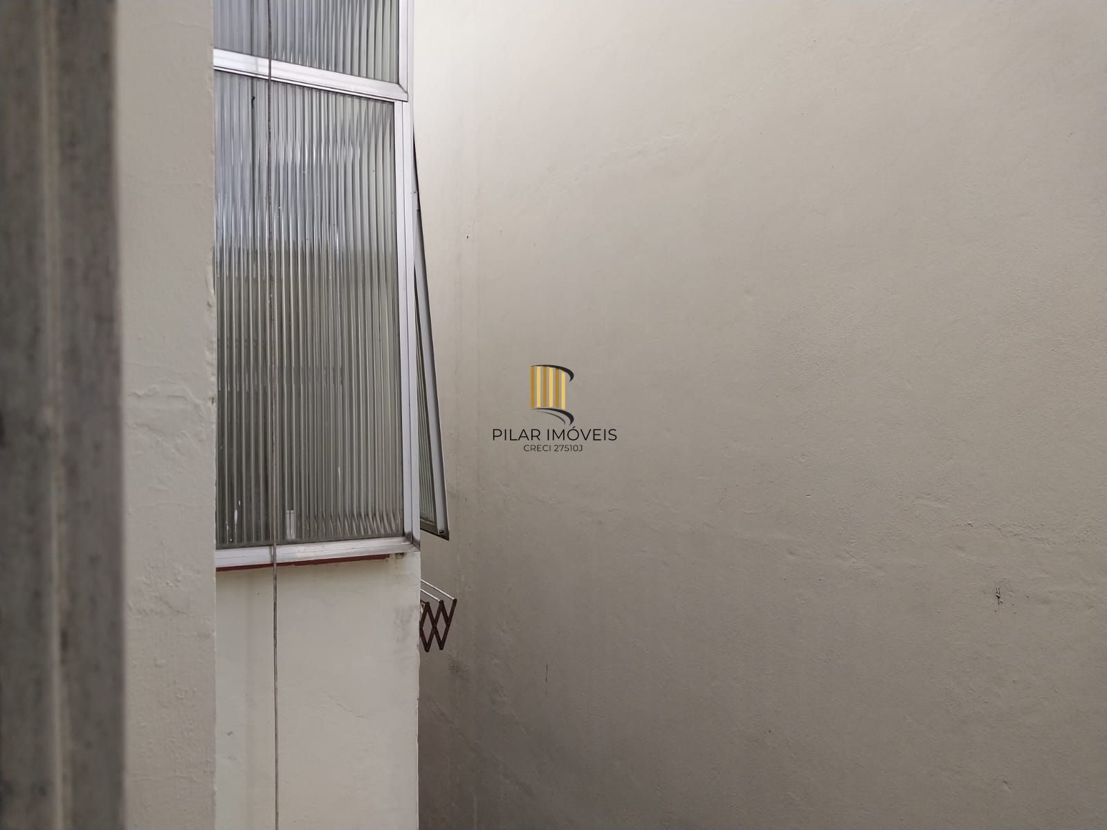 Oportunidade, partamento 1 dorm. demais peças, Trav. do Carmo.