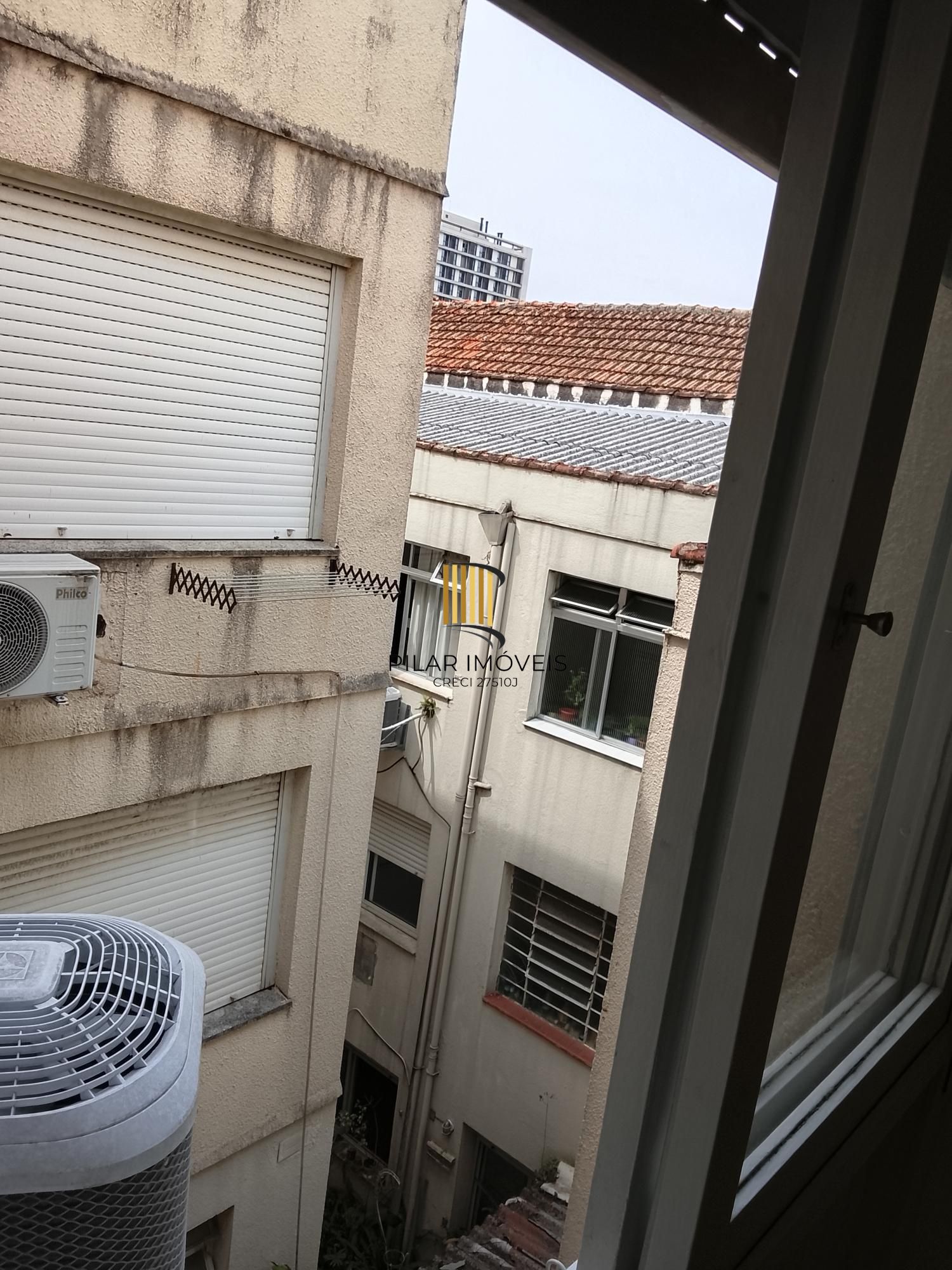 Excelente apto Lateral. 1D, sala, coz, área de serv. banh. Preço Atrativo!