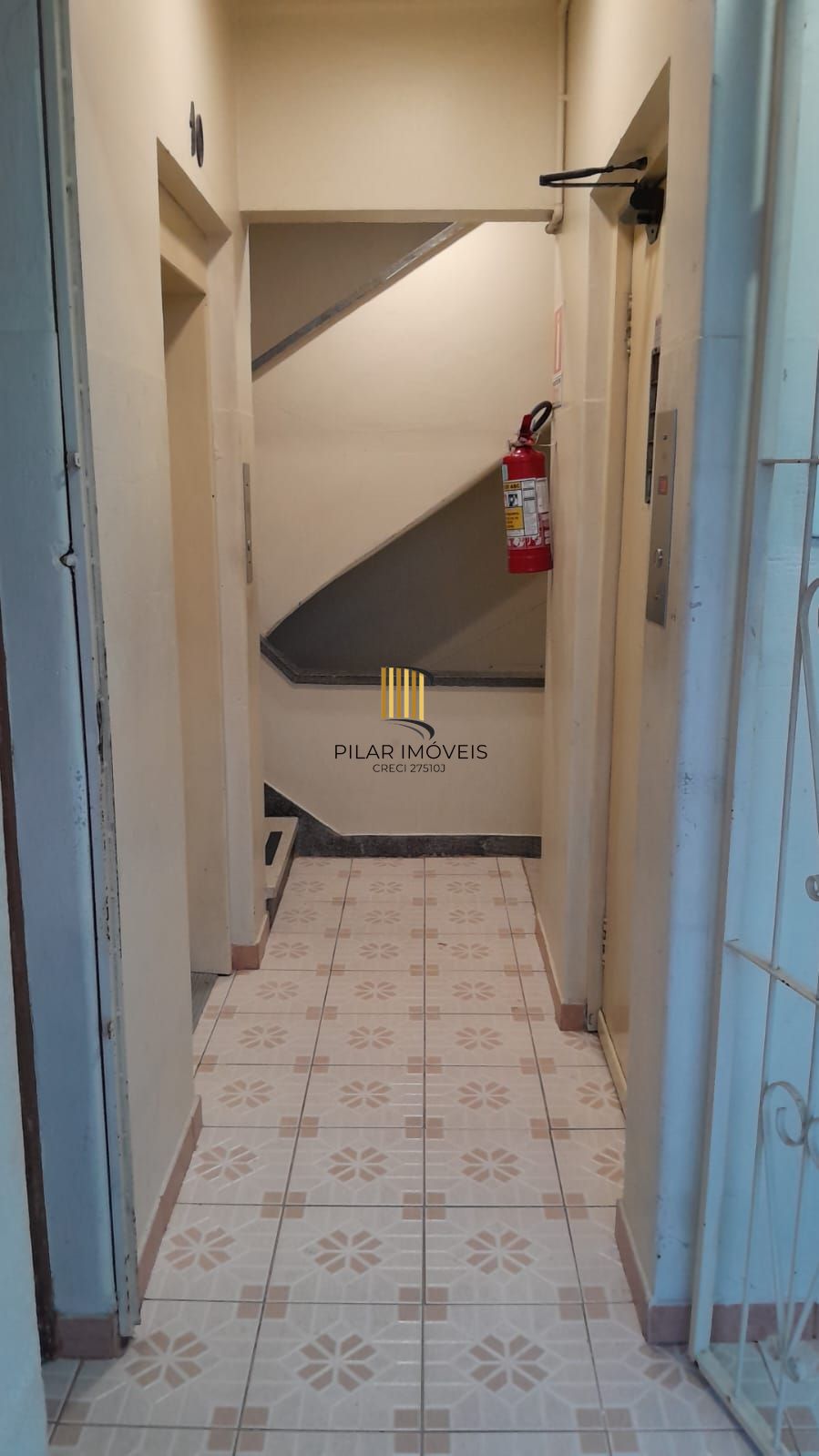 Excelente e amplo apartamento 2D desocupado na Cidade Baixa, Porto Alegre, Preço Atrativo.