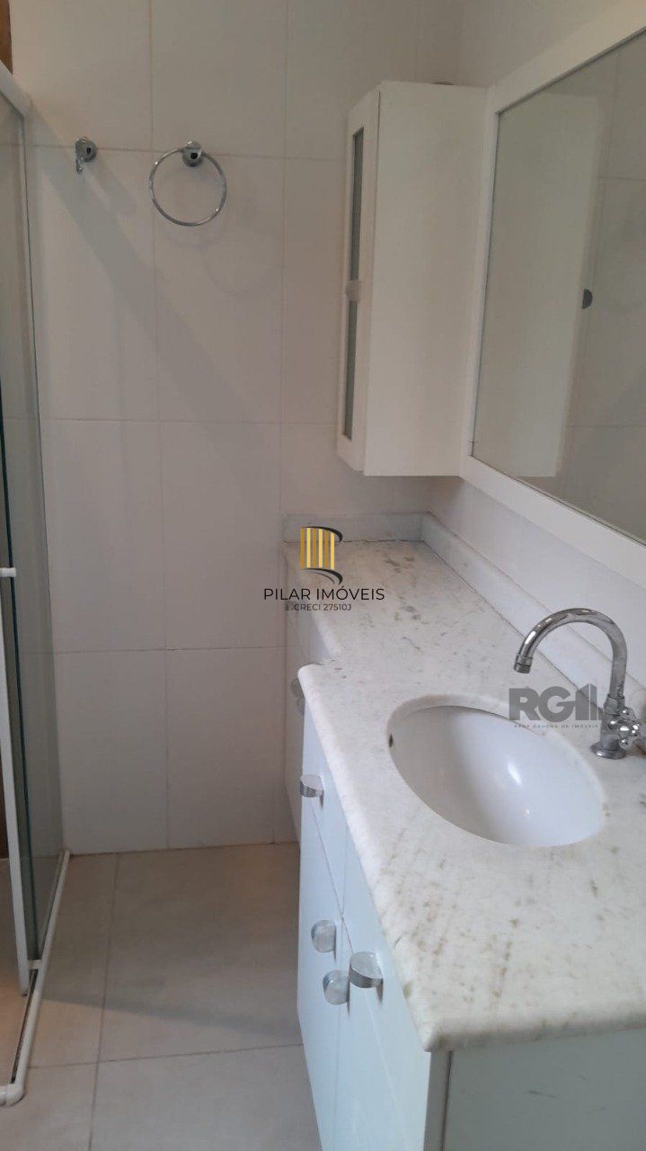 Apartamento na Luiz Manoel,2 dormitórios,desocupado,frente,bairro Santana