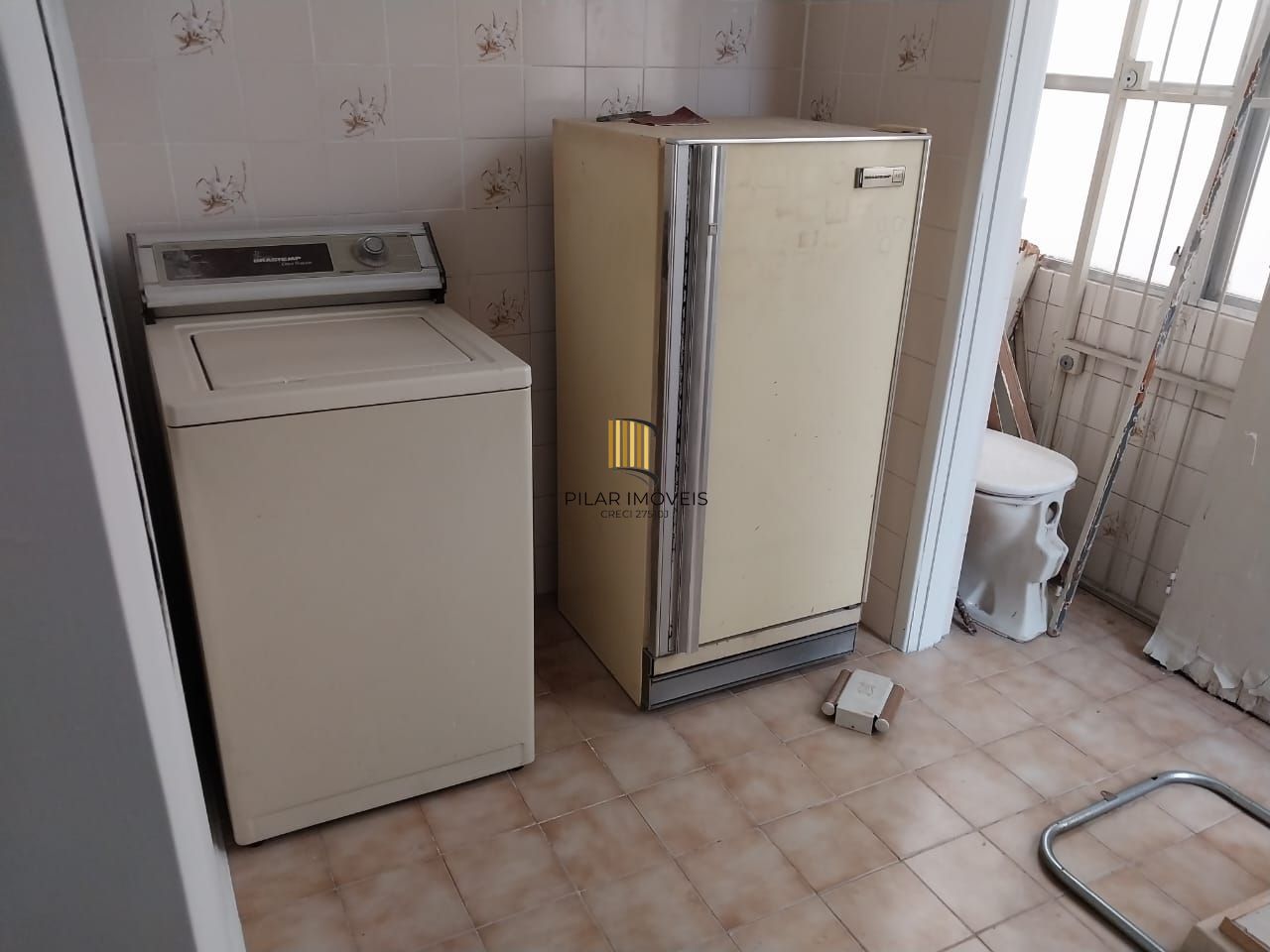 Oportunidade, partamento 1 dorm. demais peças, Trav. do Carmo.