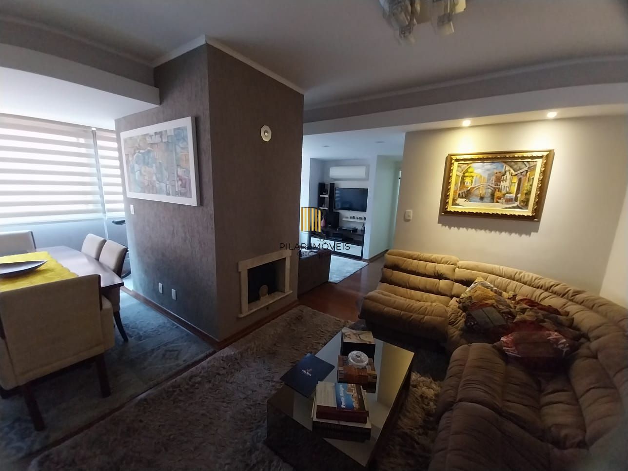 Excelente apartamento, BOX duplo, Cidade Baixa, 3D, 1 suite, semimobiliado, sala de jantar e 2 salas de estar, lareira e churrasqueira. 2 banheiros.