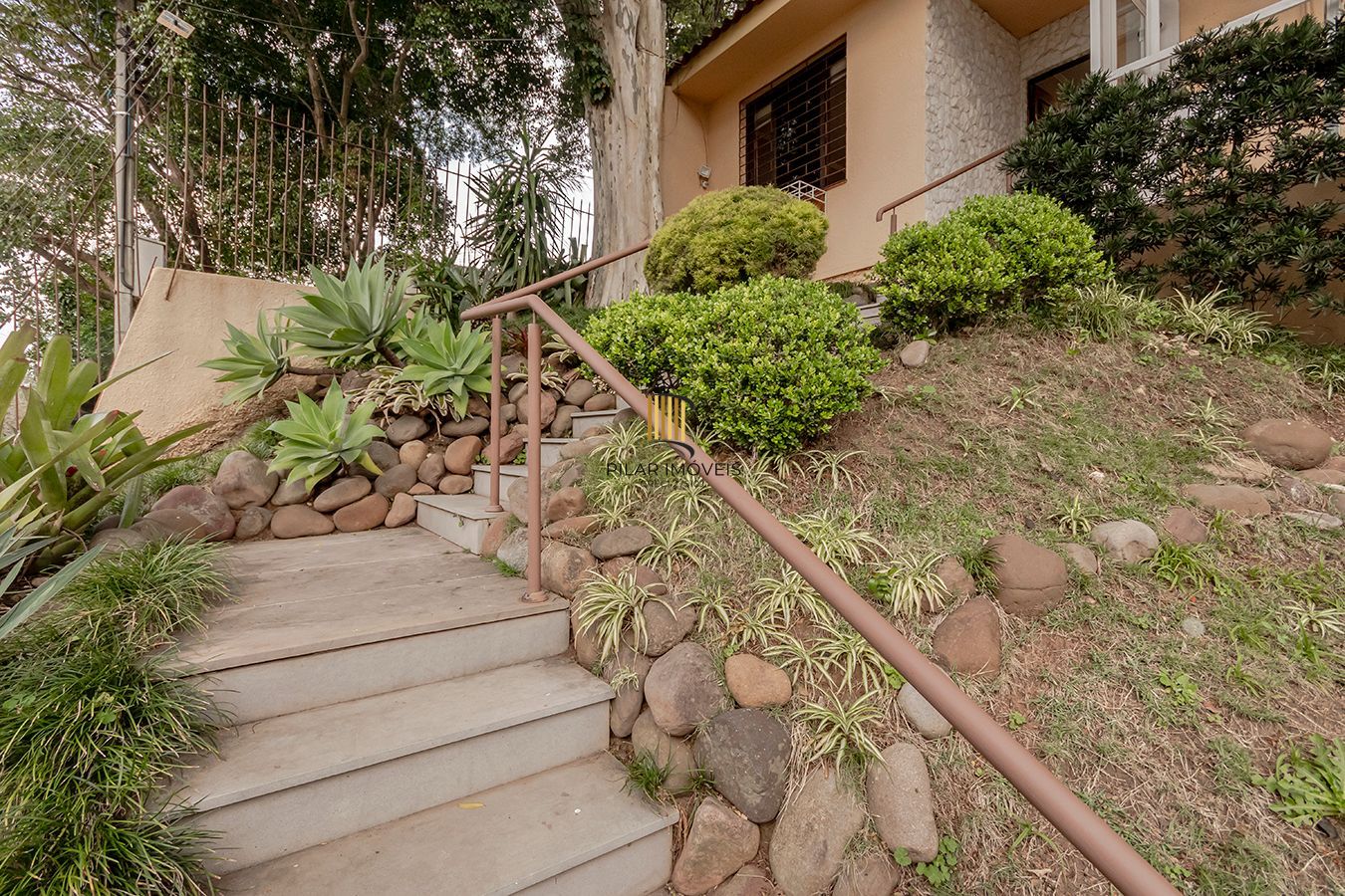 Bela residência,mobiliada e ampla com 222 M2 à venda com EXCLUSIVIDADE !