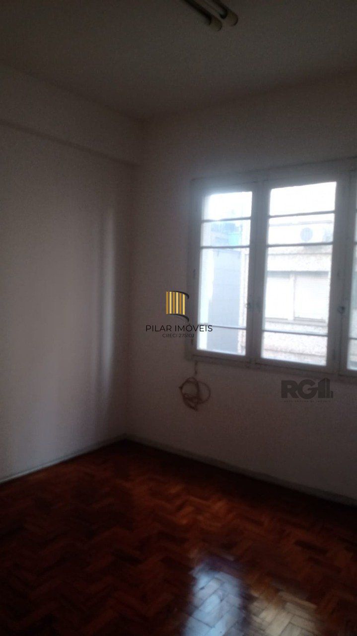 Apartamento no Centro Histórico ,2 dormitórios,desocupado