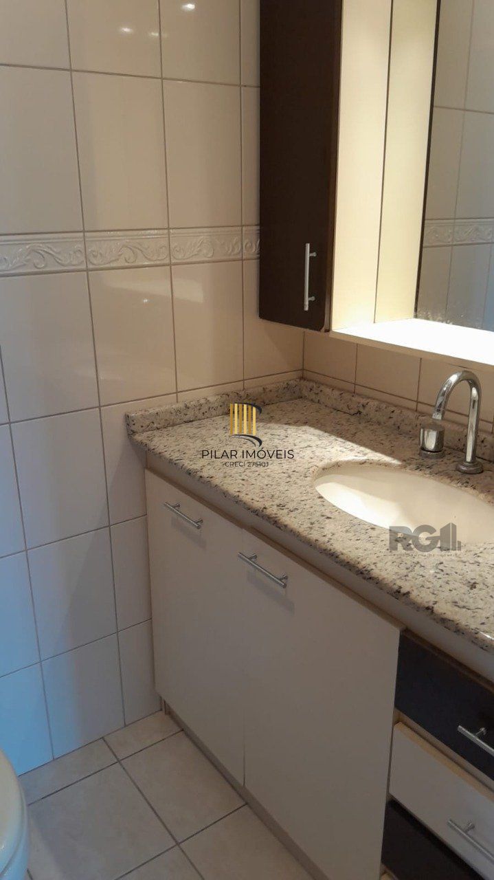 Apartamento semi- mobiliado 02 dormitórios, 01 suíte,andar alto,na Cidade Baixa