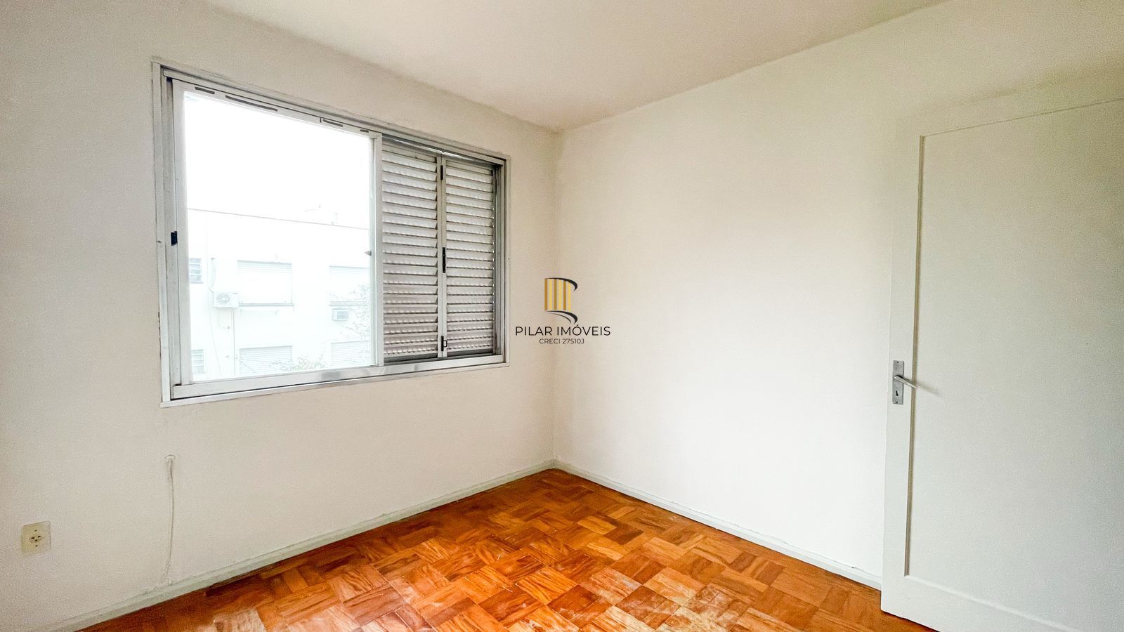 Localização e Oportunidade, apart. 2 Dorm. 2 Banh. Área de serv. Dep. ou outro quarto.