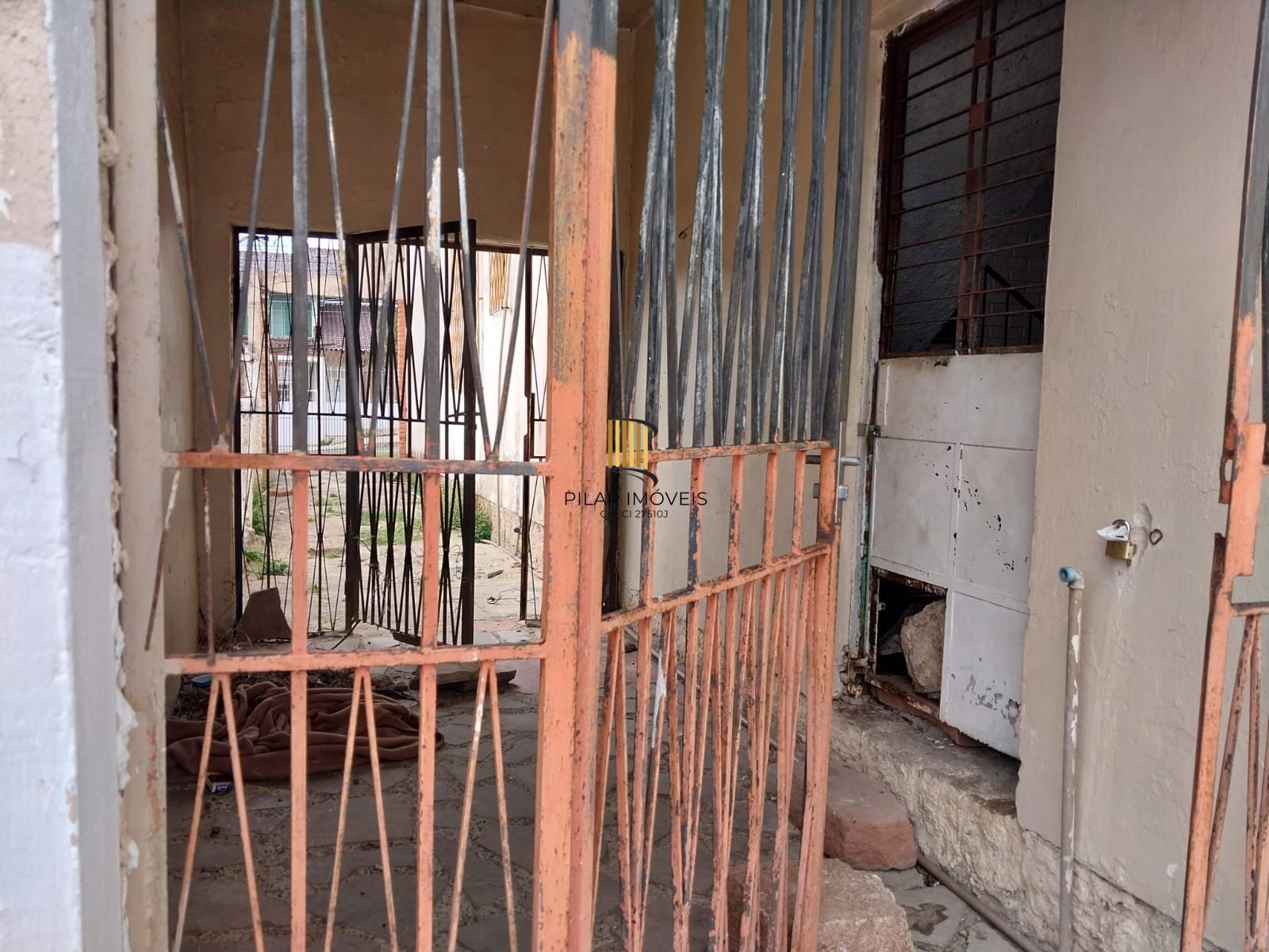 Terreno com prédio, Oportunidade excelente para construir Edifício