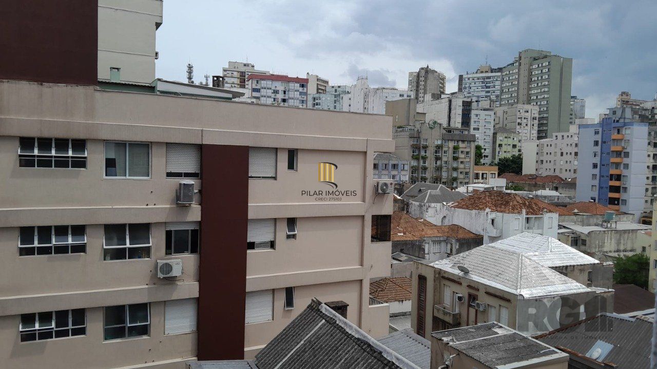 Apartamento semi- mobiliado 02 dormitórios, 01 suíte,andar alto,na Cidade Baixa