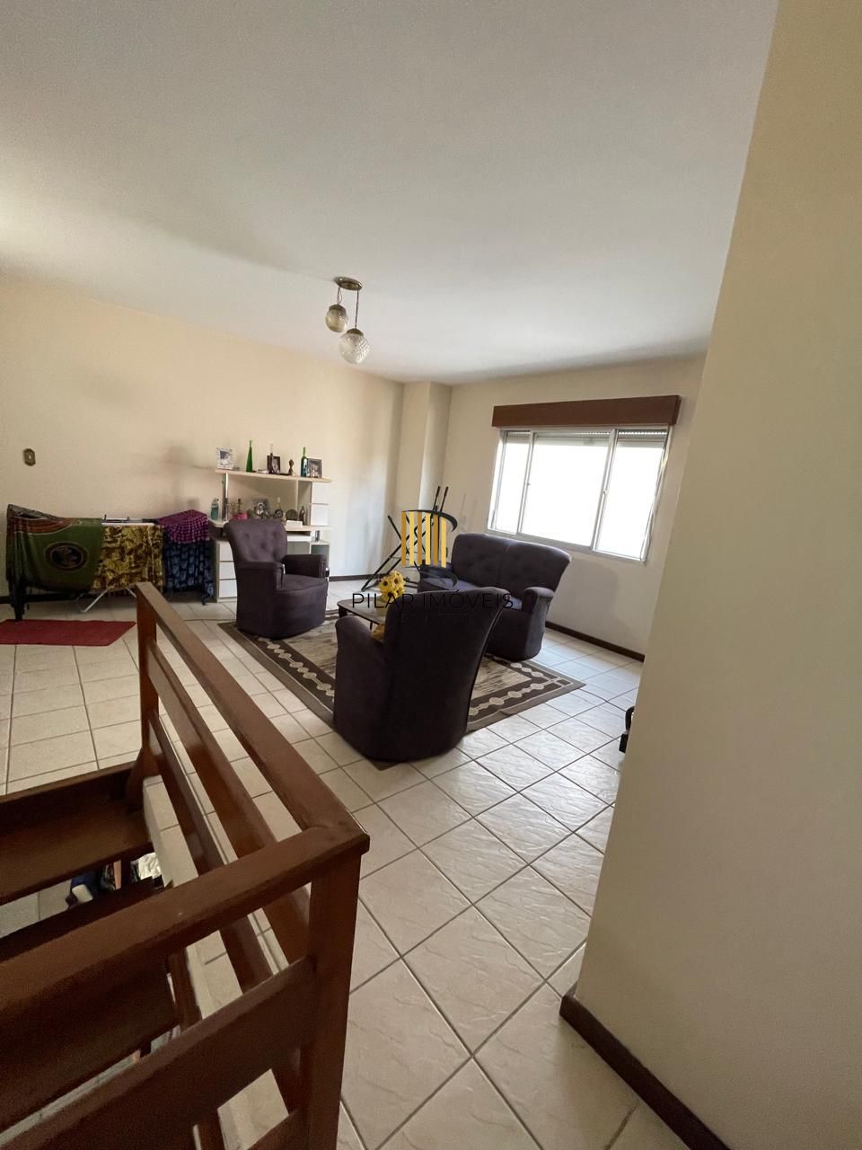 Casa 5 dormitórios no bairro Partenon