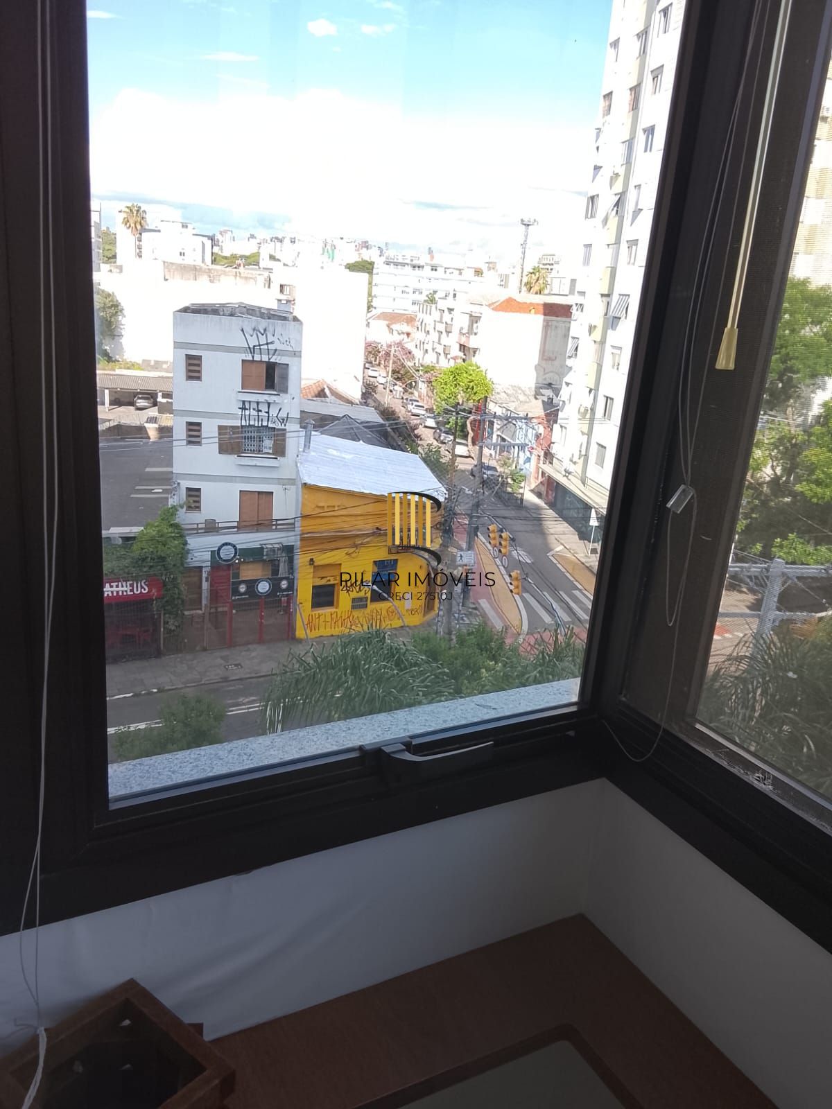 Excelente Apartamento 3D, transformado em 2D, closet mobiliado c/ vaga - Cidade Baixa - Preço Atrativo