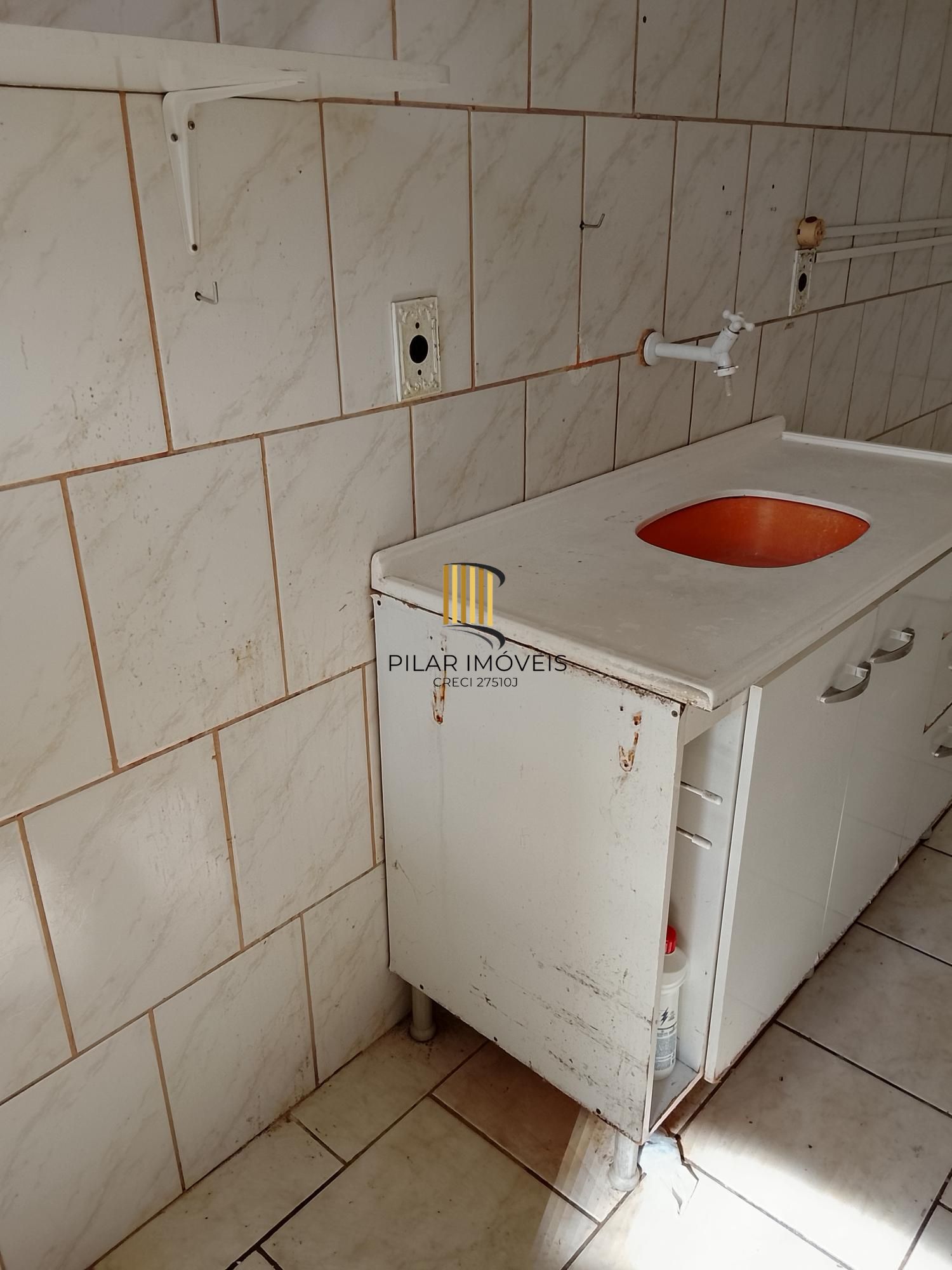 Ótimo apartamento 1D, desocupado na Medianeira, preço atrativo.