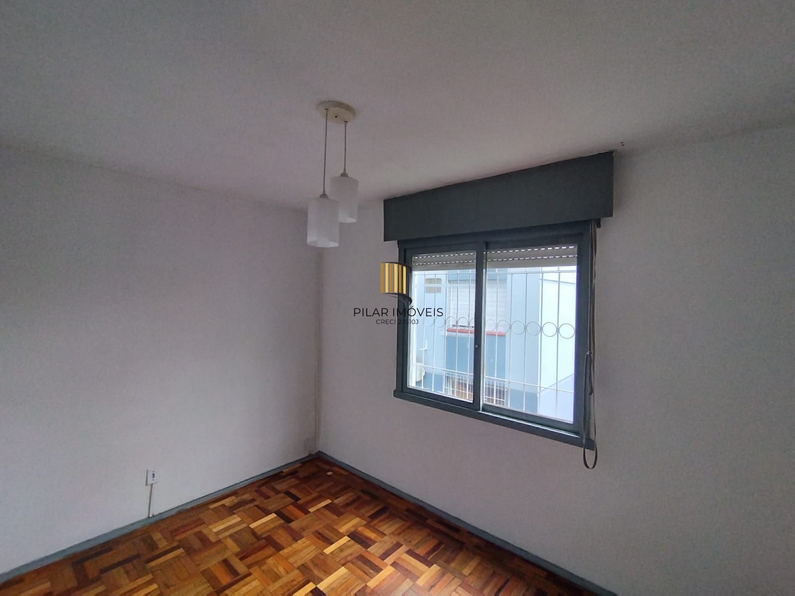 Apartamento 3D Reformado, com Box escriturado, coberto e fechado.