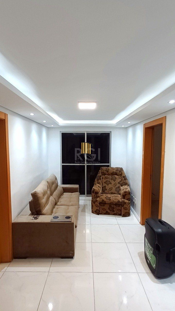 Apartamento com 3 dormitórios, com sacada, no bairro Santos Dumont em São Leopoldo. Condomínio com infra completa, incluindo piscinas adulto e infantil, segurança e portaria 24h.