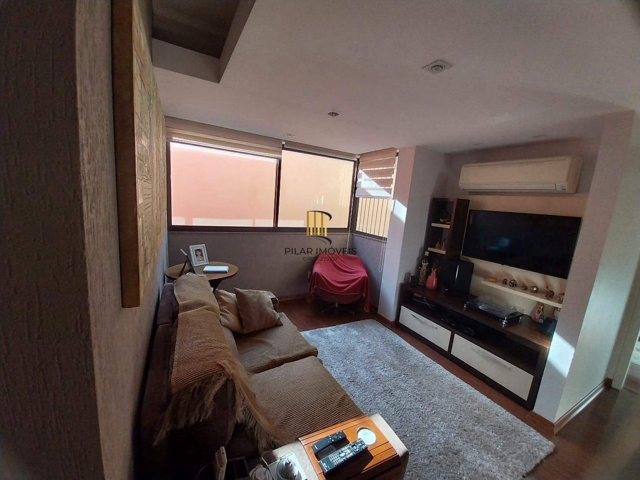 Excelente apartamento, BOX duplo, Cidade Baixa, 3D, 1 suite, semimobiliado, sala de jantar e 2 salas de estar, lareira e churrasqueira. 2 banheiros.