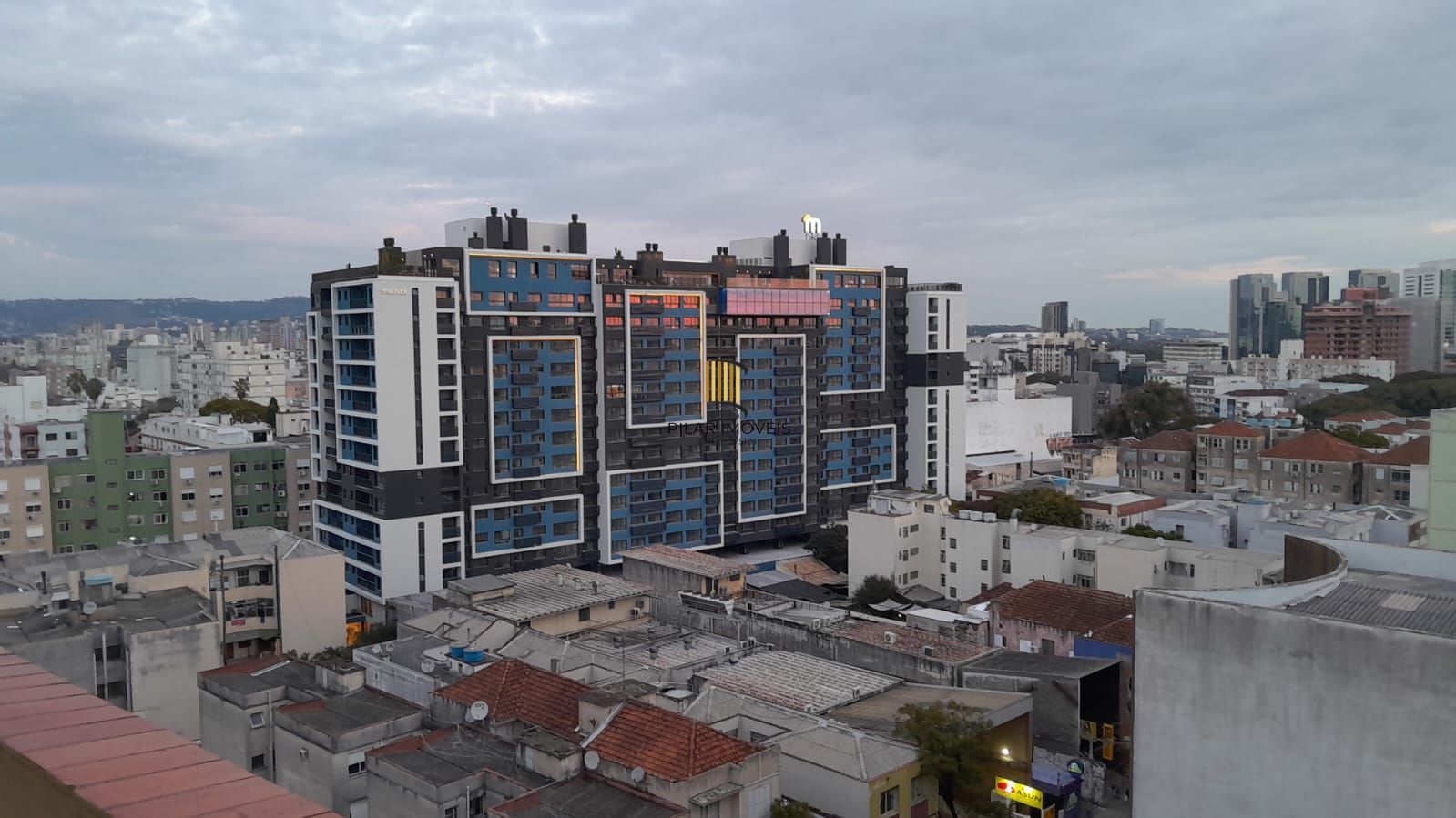 Excelente e amplo apartamento 2D desocupado na Cidade Baixa, Porto Alegre, Preço Atrativo.