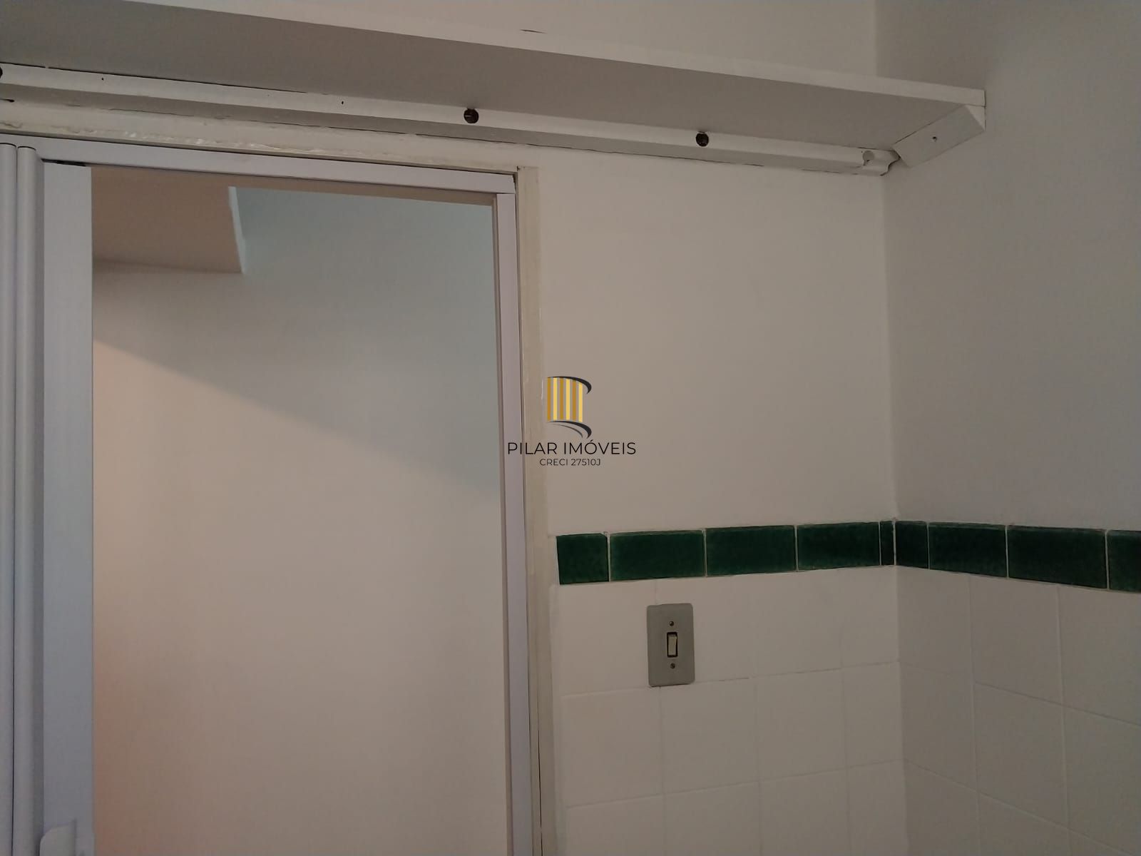 Oportunidade, partamento 1 dorm. demais peças, Trav. do Carmo.