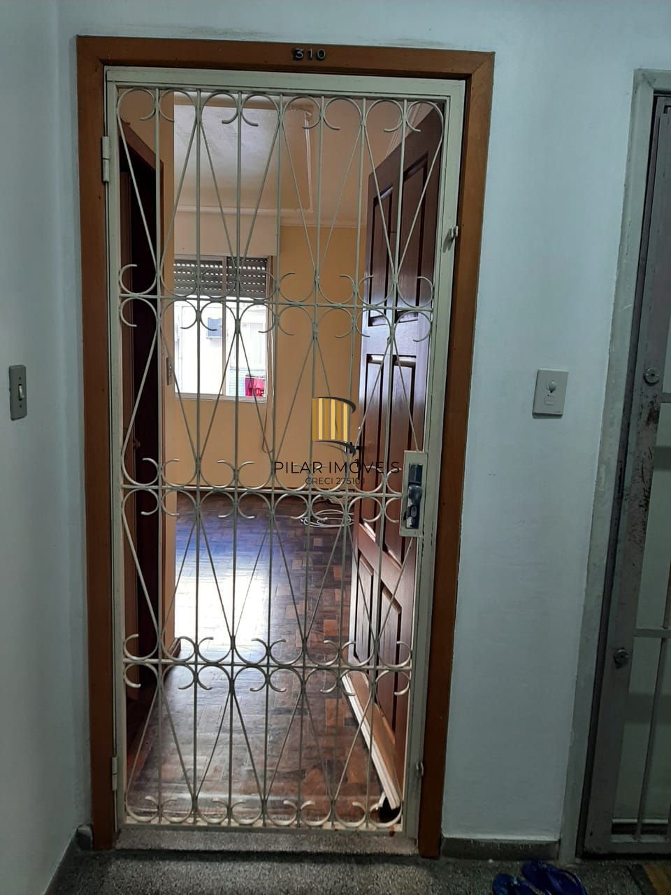 Apartamento de 3 quartos e vaga de garagem rotativa no Bairro Cristal em Porto Alegre/RS